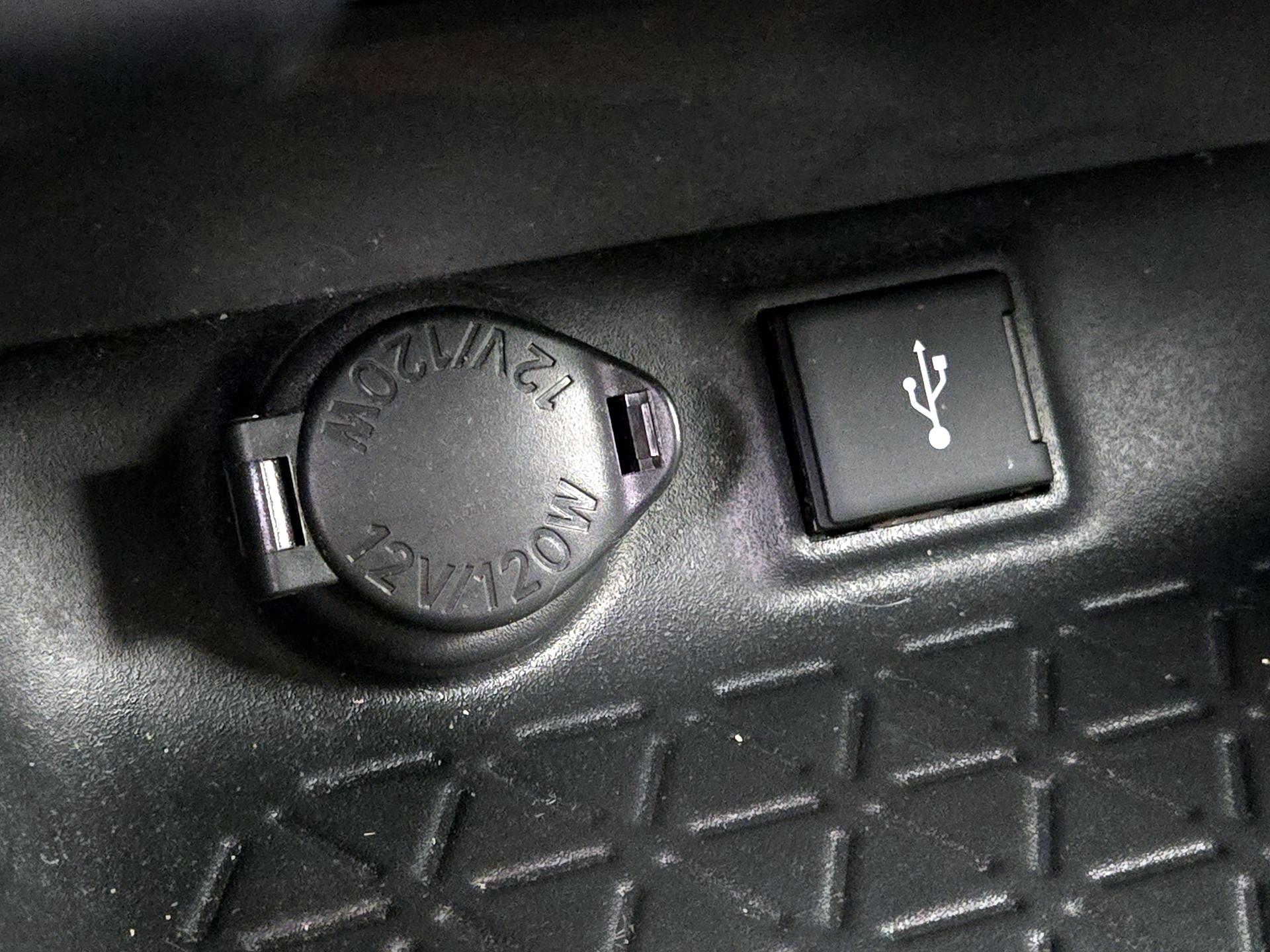 Thumbnail: 2020 Toyota RAV4 - 18