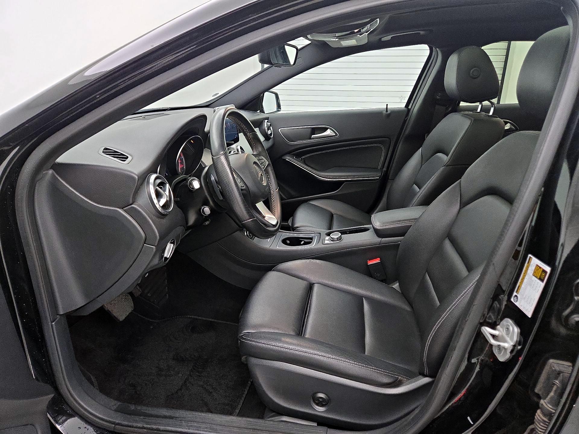 Thumbnail: 2016 Mercedes-Benz GLA - 11