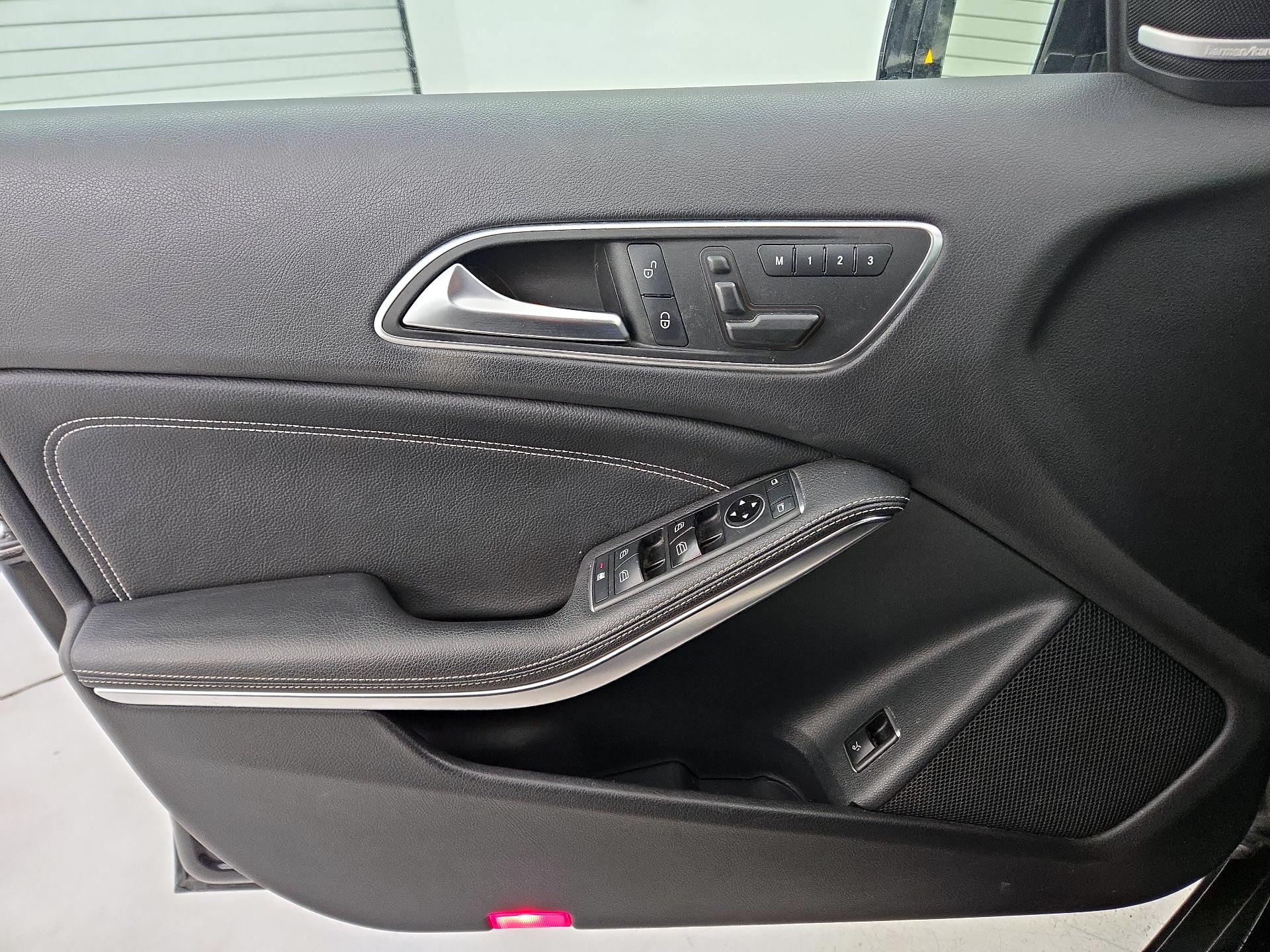 Thumbnail: 2016 Mercedes-Benz GLA - 12