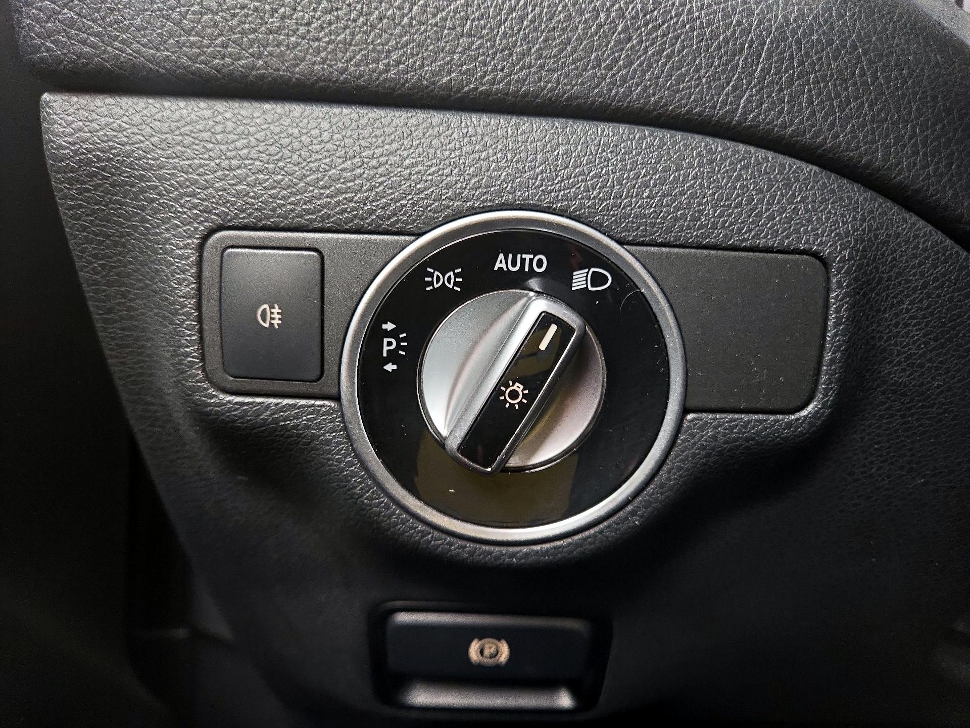 Thumbnail: 2016 Mercedes-Benz GLA - 13