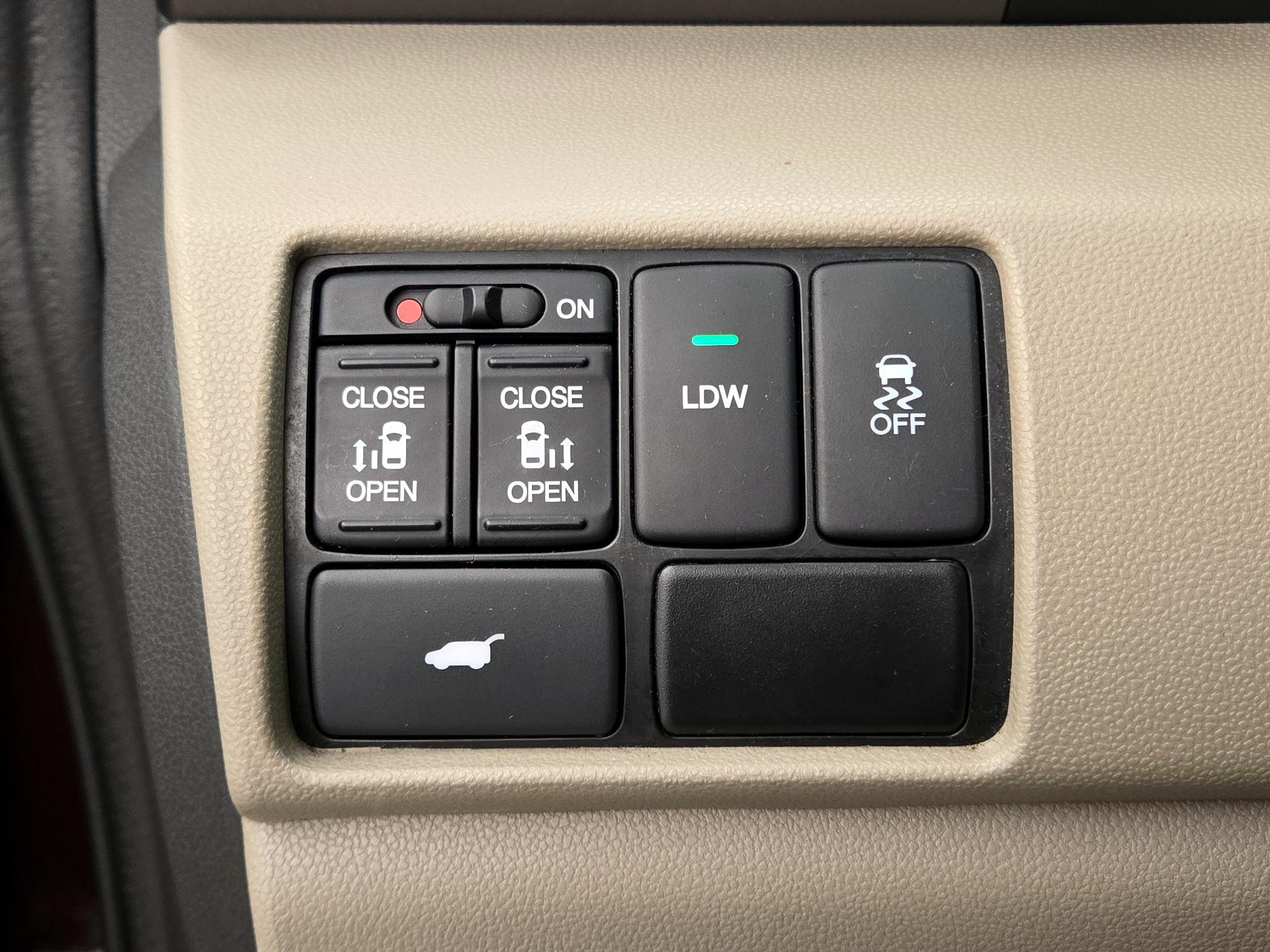 Thumbnail: 2015 Honda Odyssey - 13