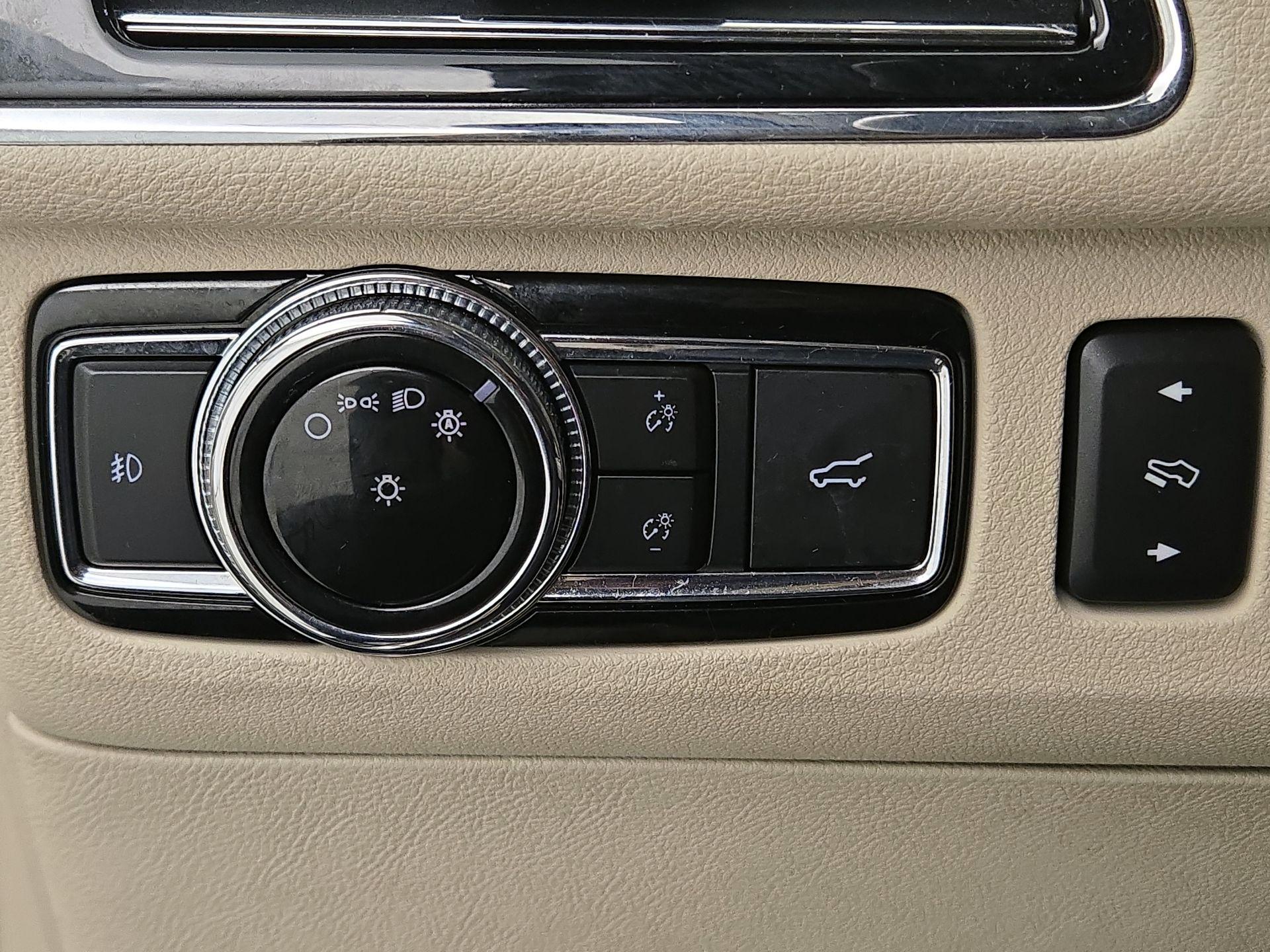 Thumbnail: 2019 Lincoln Navigator - 13