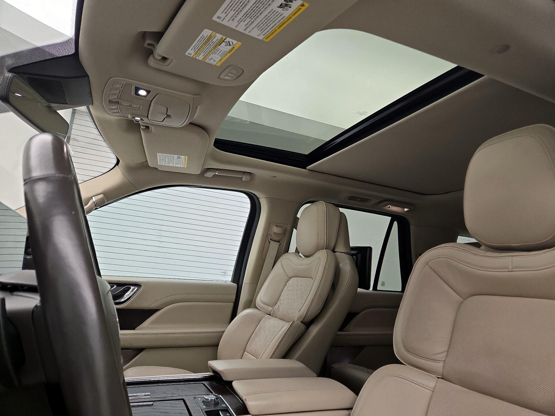 Thumbnail: 2019 Lincoln Navigator - 19