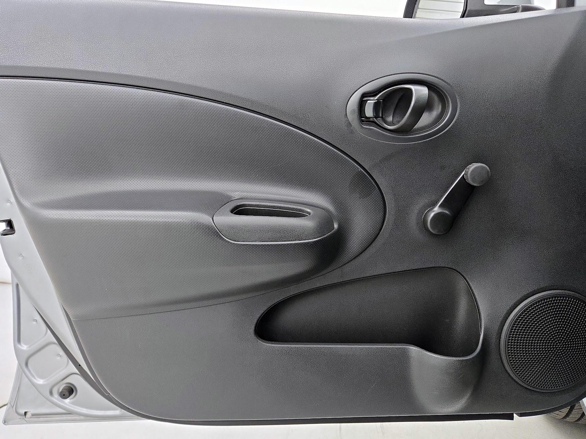 Thumbnail: 2014 Nissan Versa Note - 12