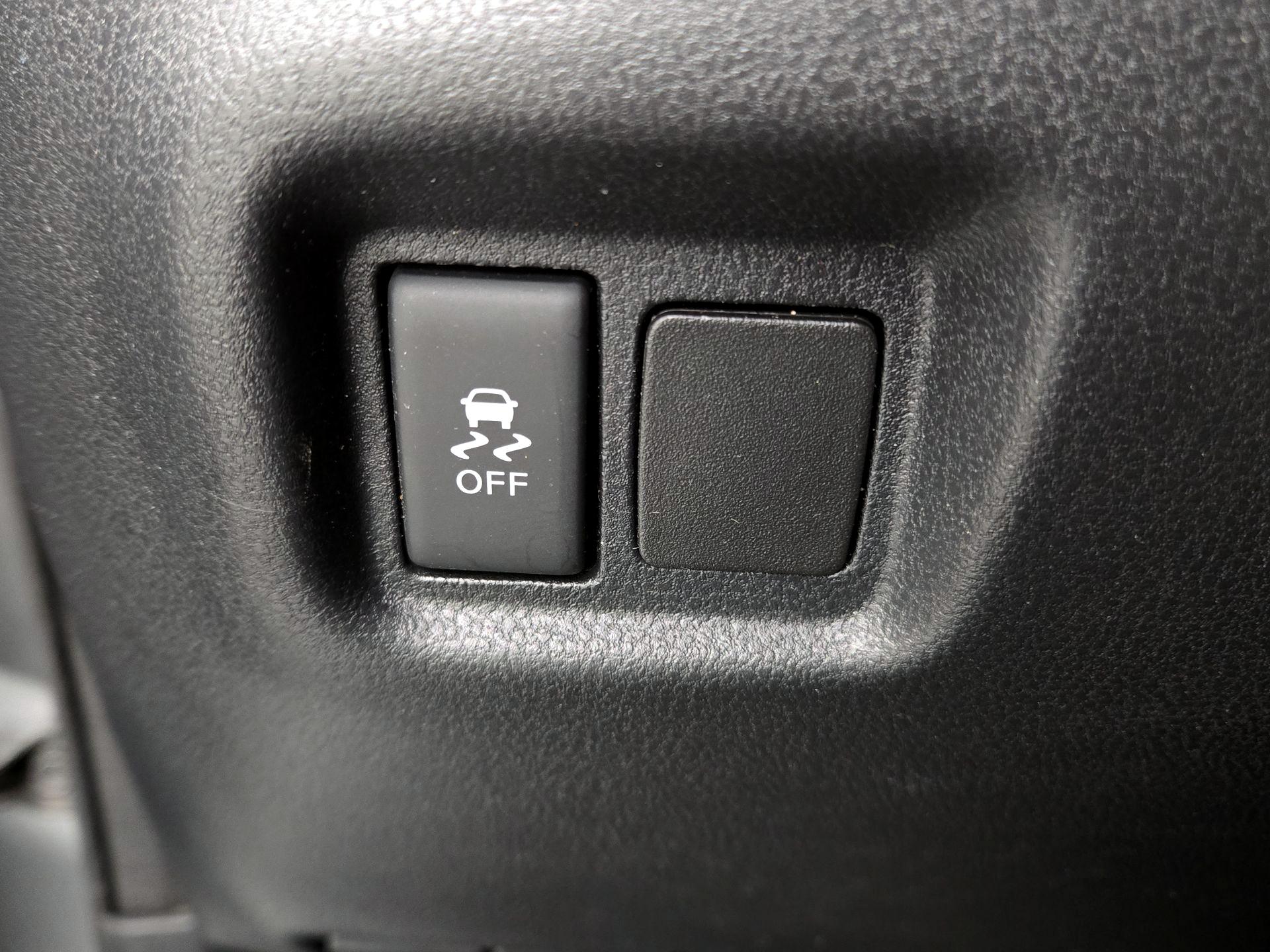 Thumbnail: 2014 Nissan Versa Note - 13