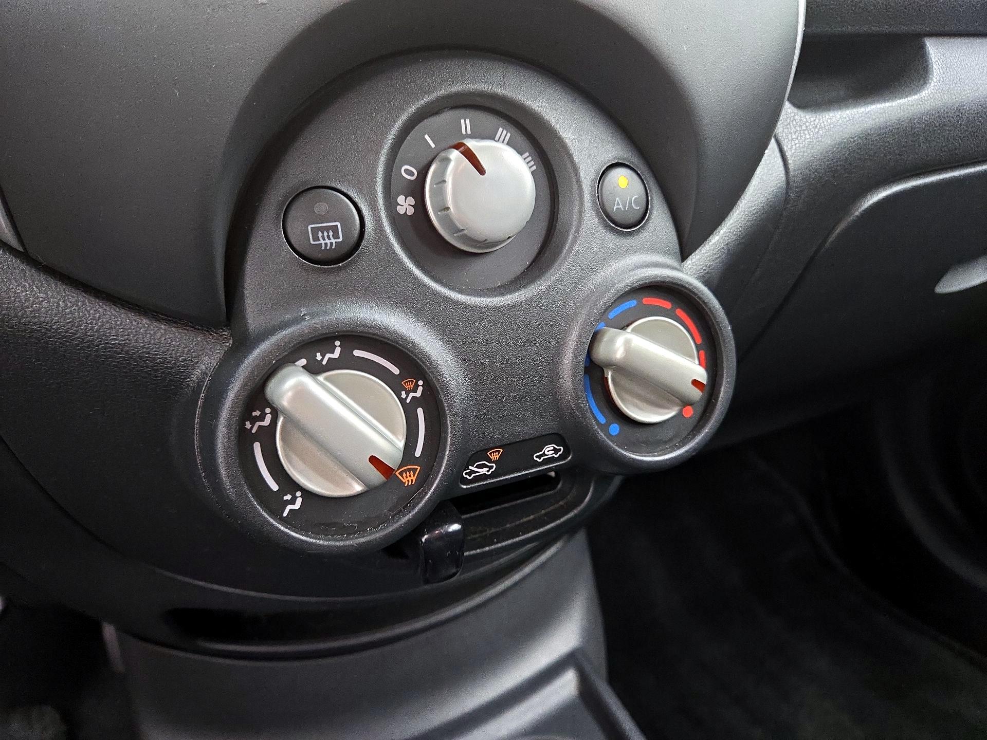 Thumbnail: 2014 Nissan Versa Note - 15