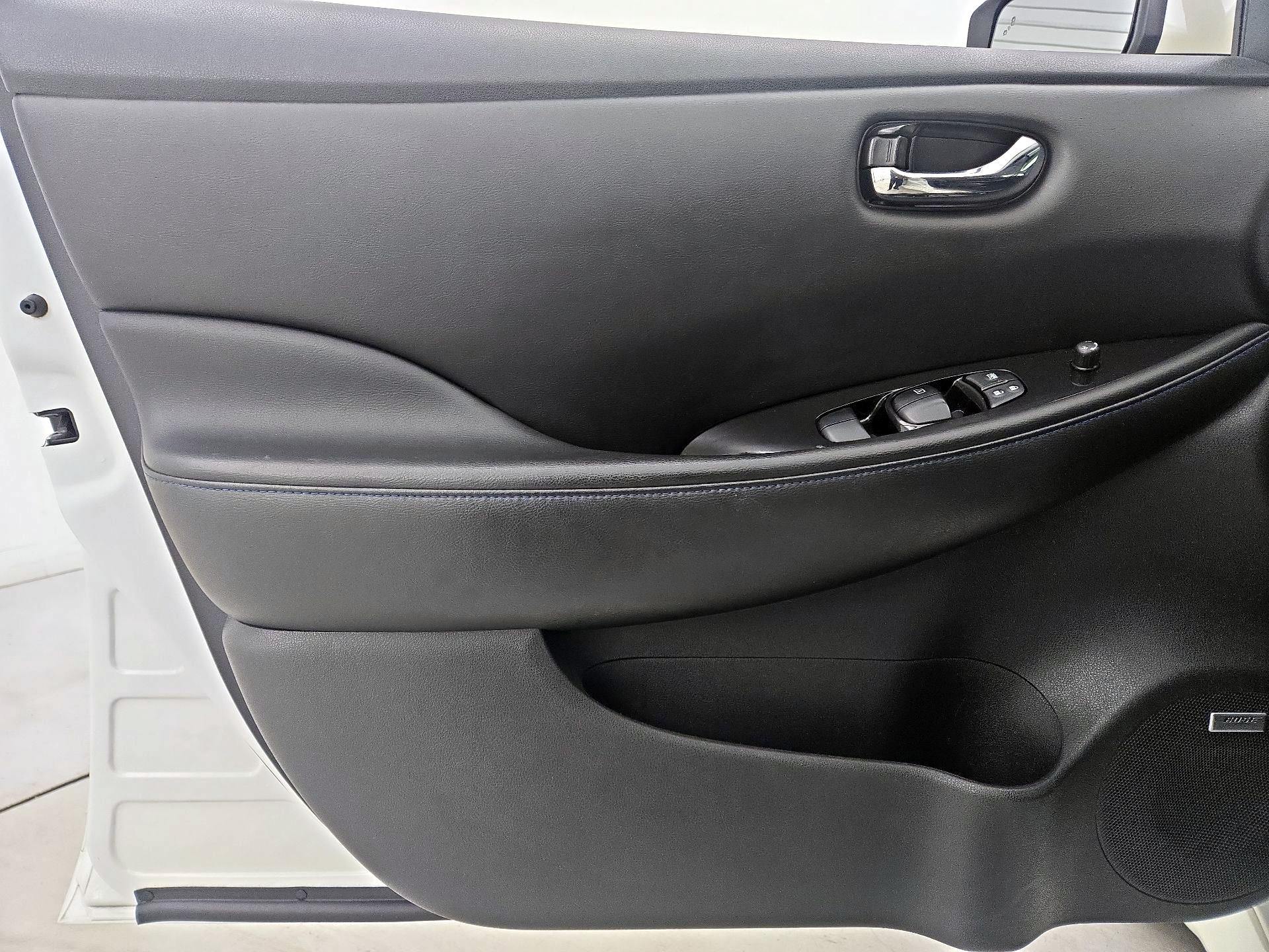 Thumbnail: 2022 Nissan Leaf - 12