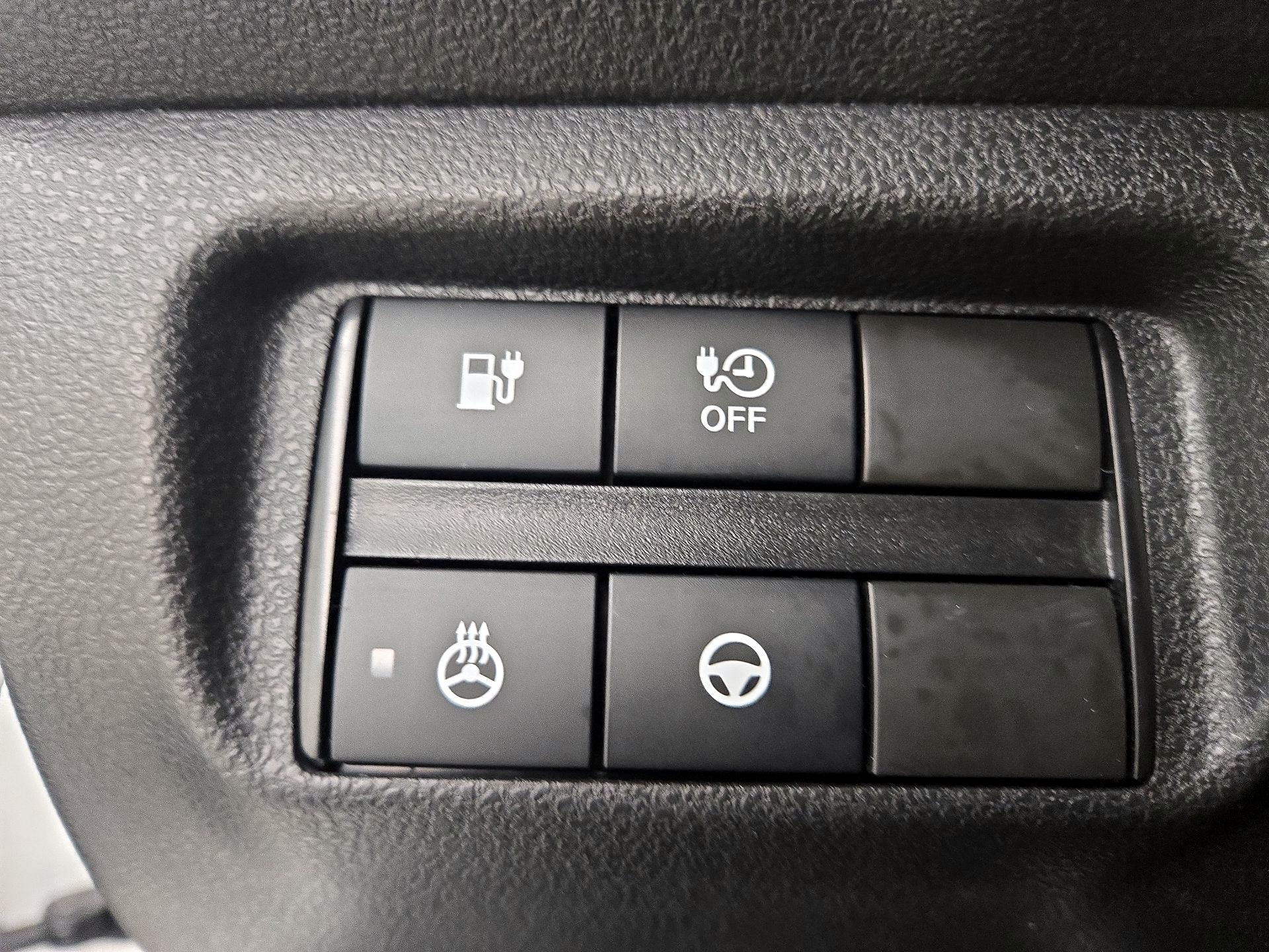 Thumbnail: 2022 Nissan Leaf - 13