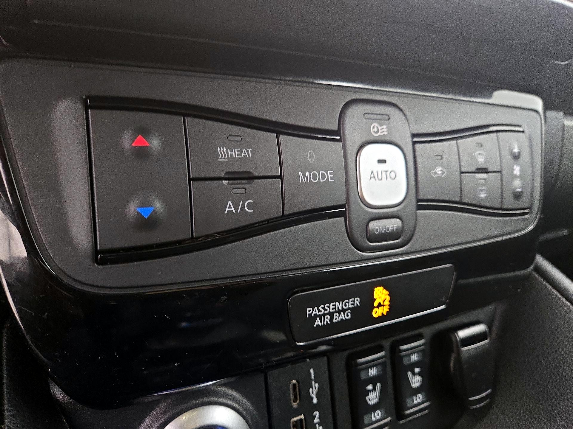 Thumbnail: 2022 Nissan Leaf - 16