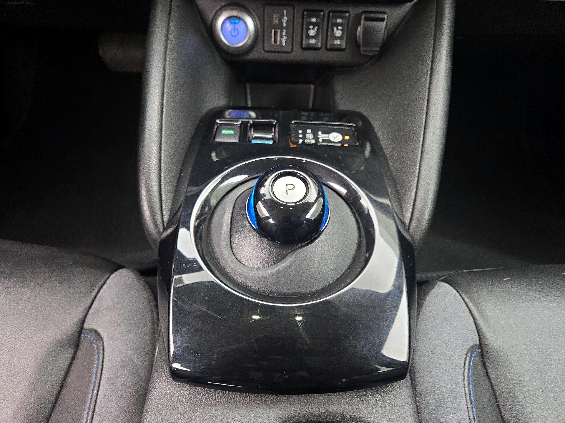 Thumbnail: 2022 Nissan Leaf - 17