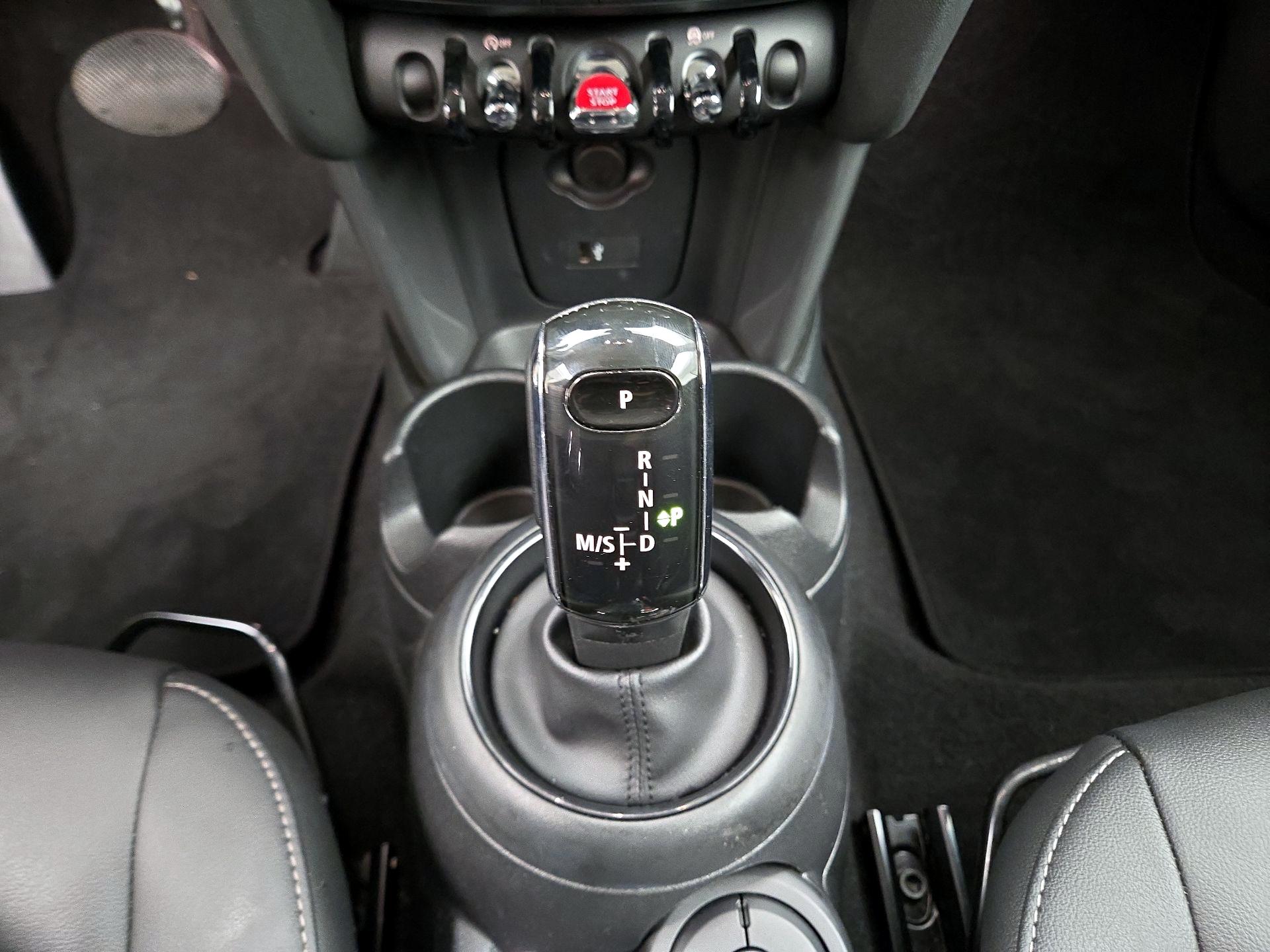 Thumbnail: 2021 MINI Cooper Hardtop - 17