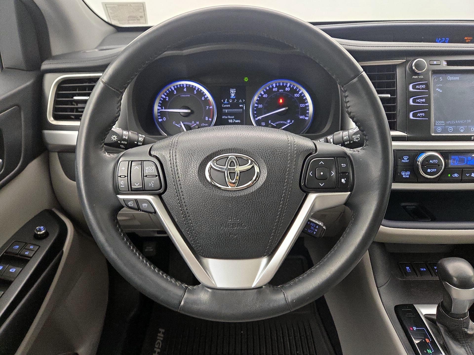 Thumbnail: 2016 Toyota Highlander - 10