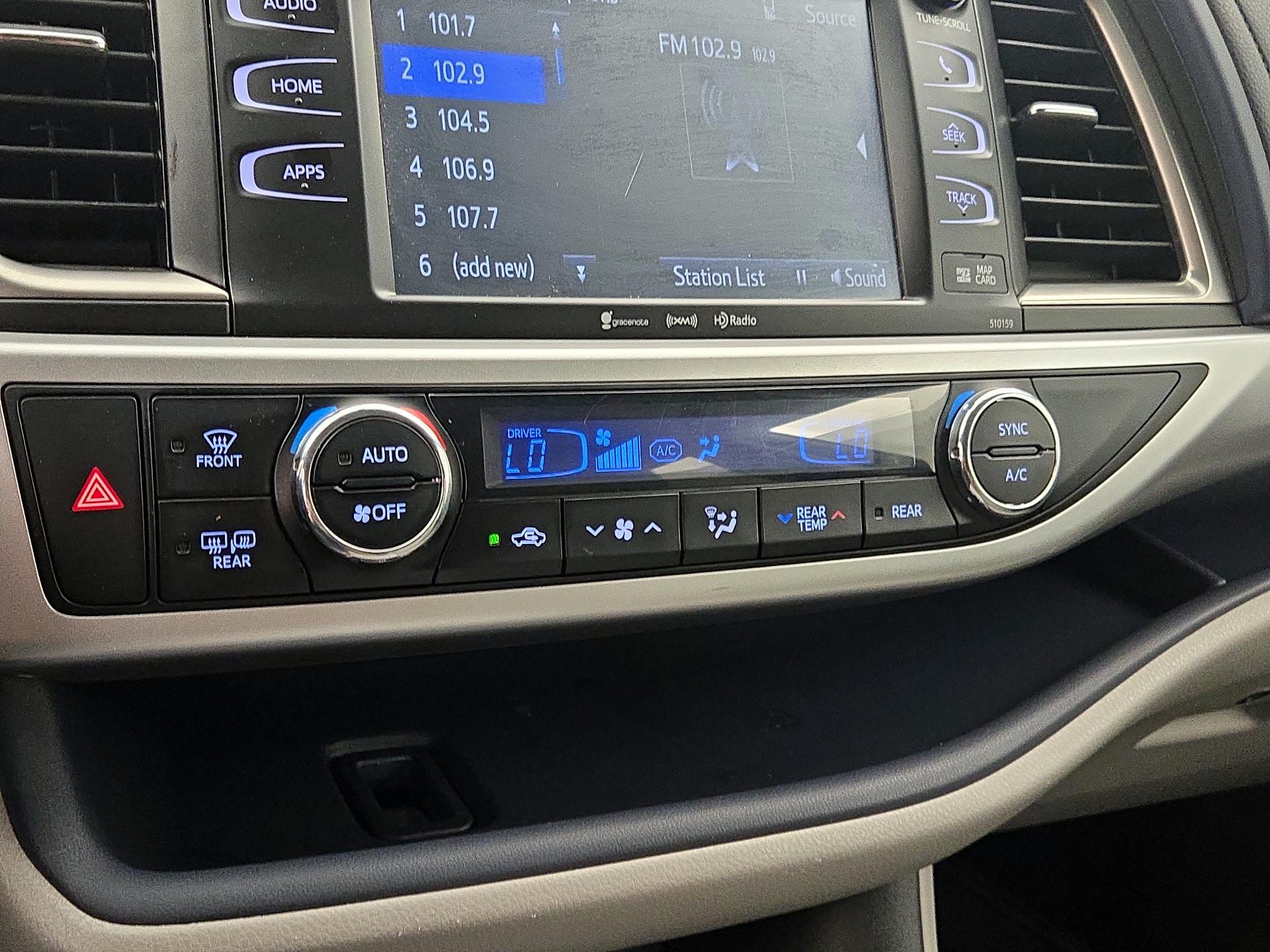 Thumbnail: 2016 Toyota Highlander - 17