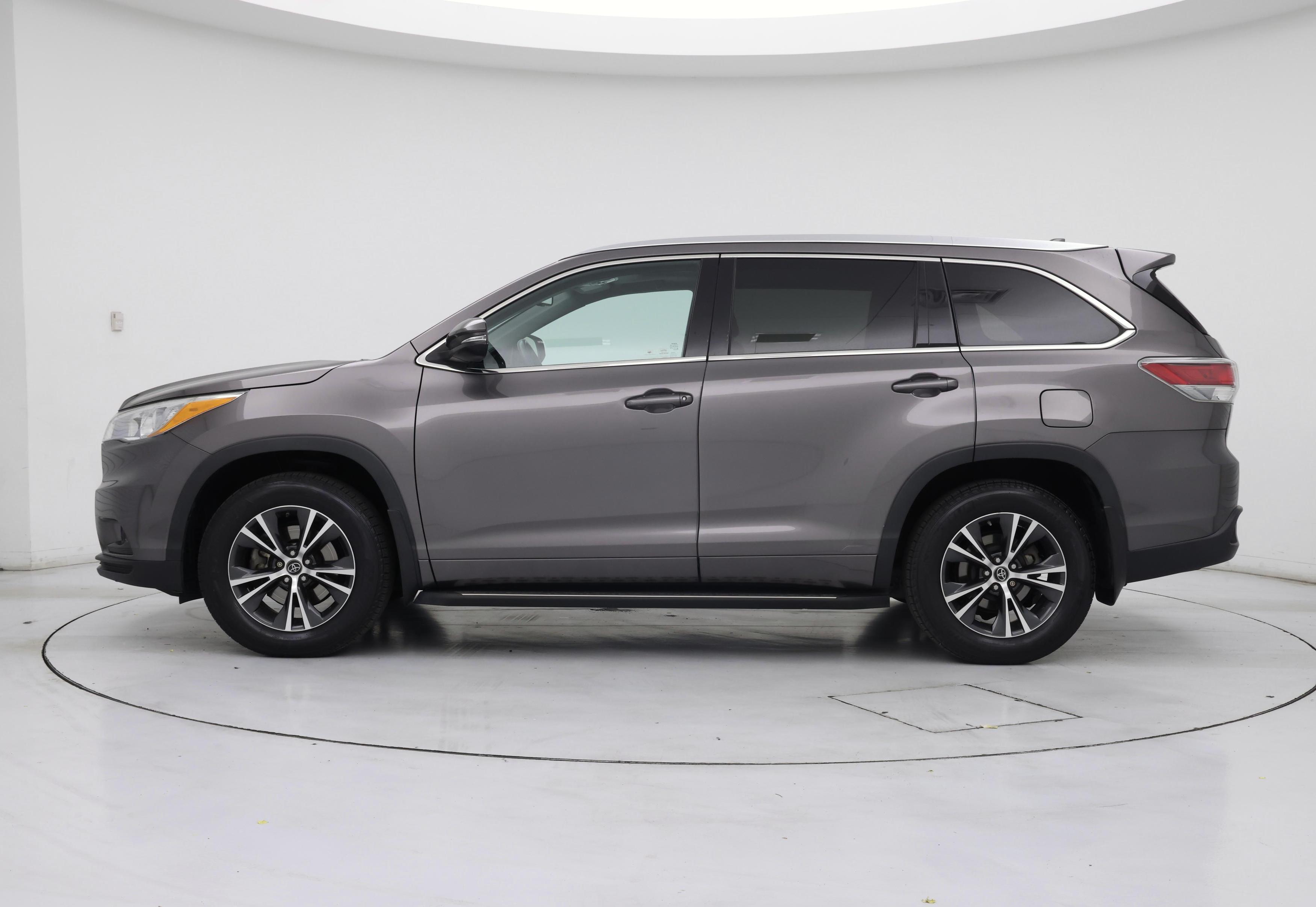 Thumbnail: 2016 Toyota Highlander - 3
