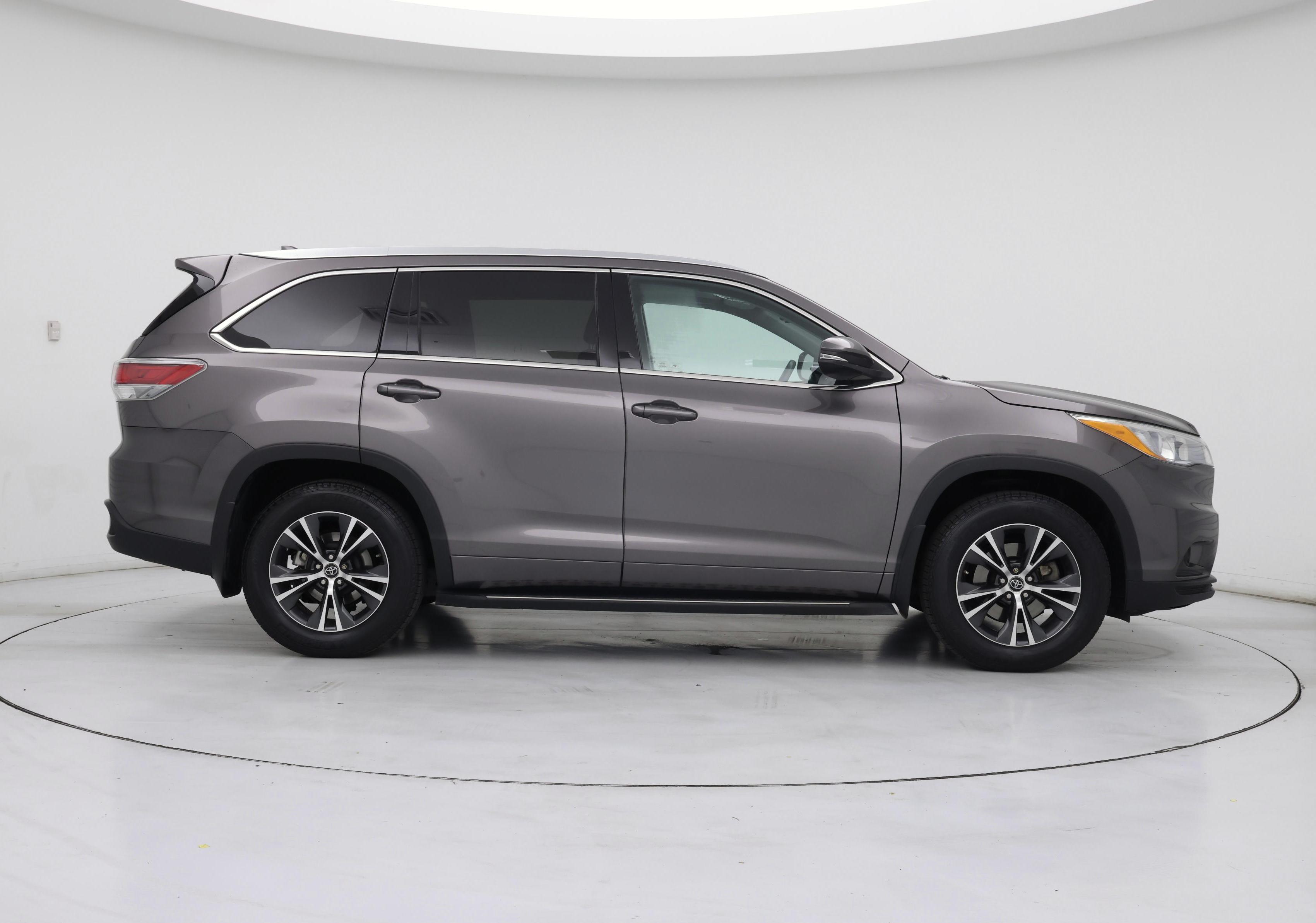 Thumbnail: 2016 Toyota Highlander - 7