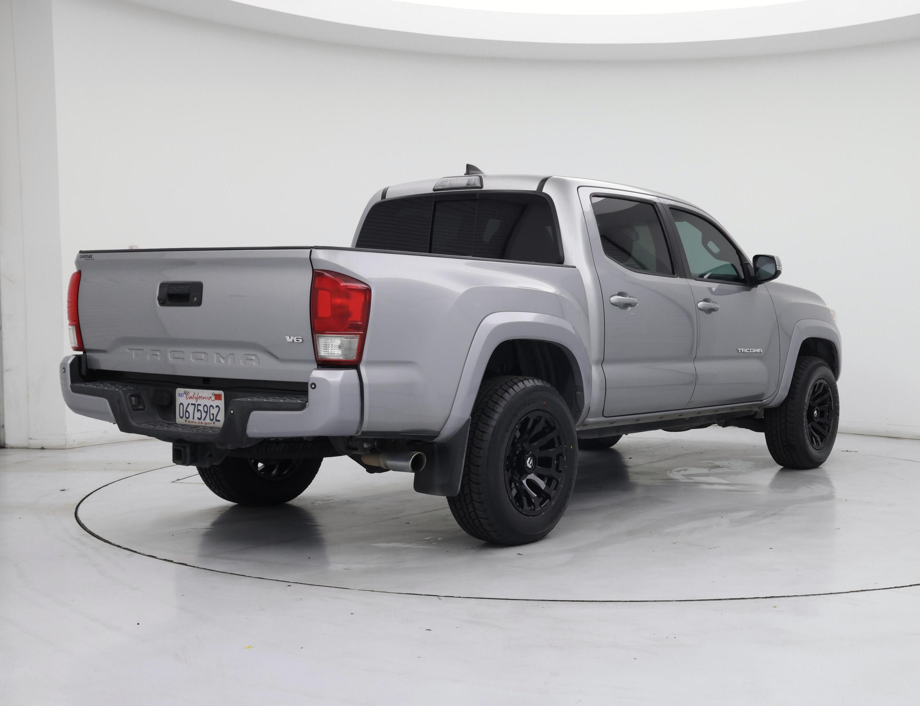 Thumbnail: 2017 Toyota Tacoma - 8