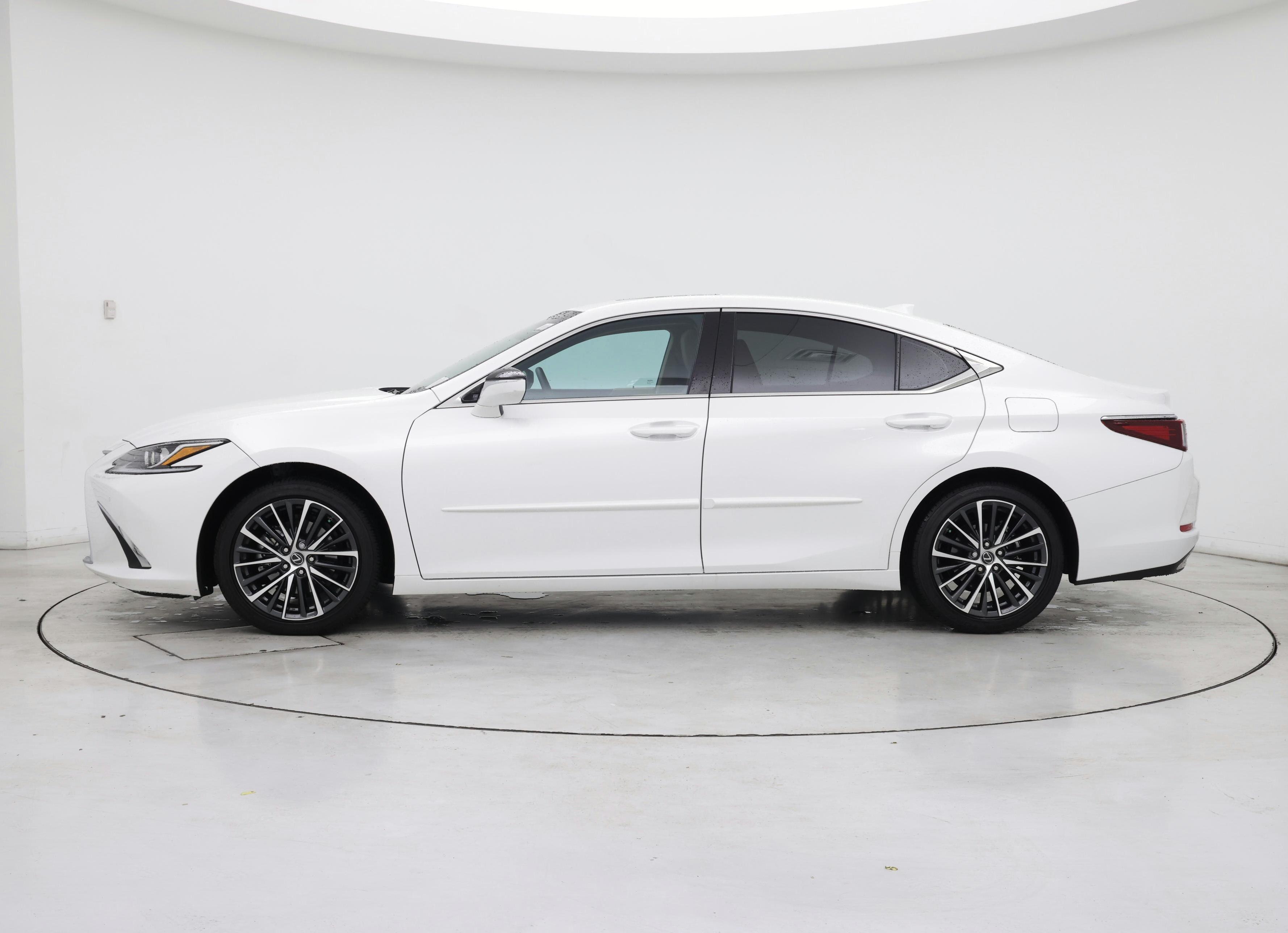 Thumbnail: 2023 Lexus ES - 3