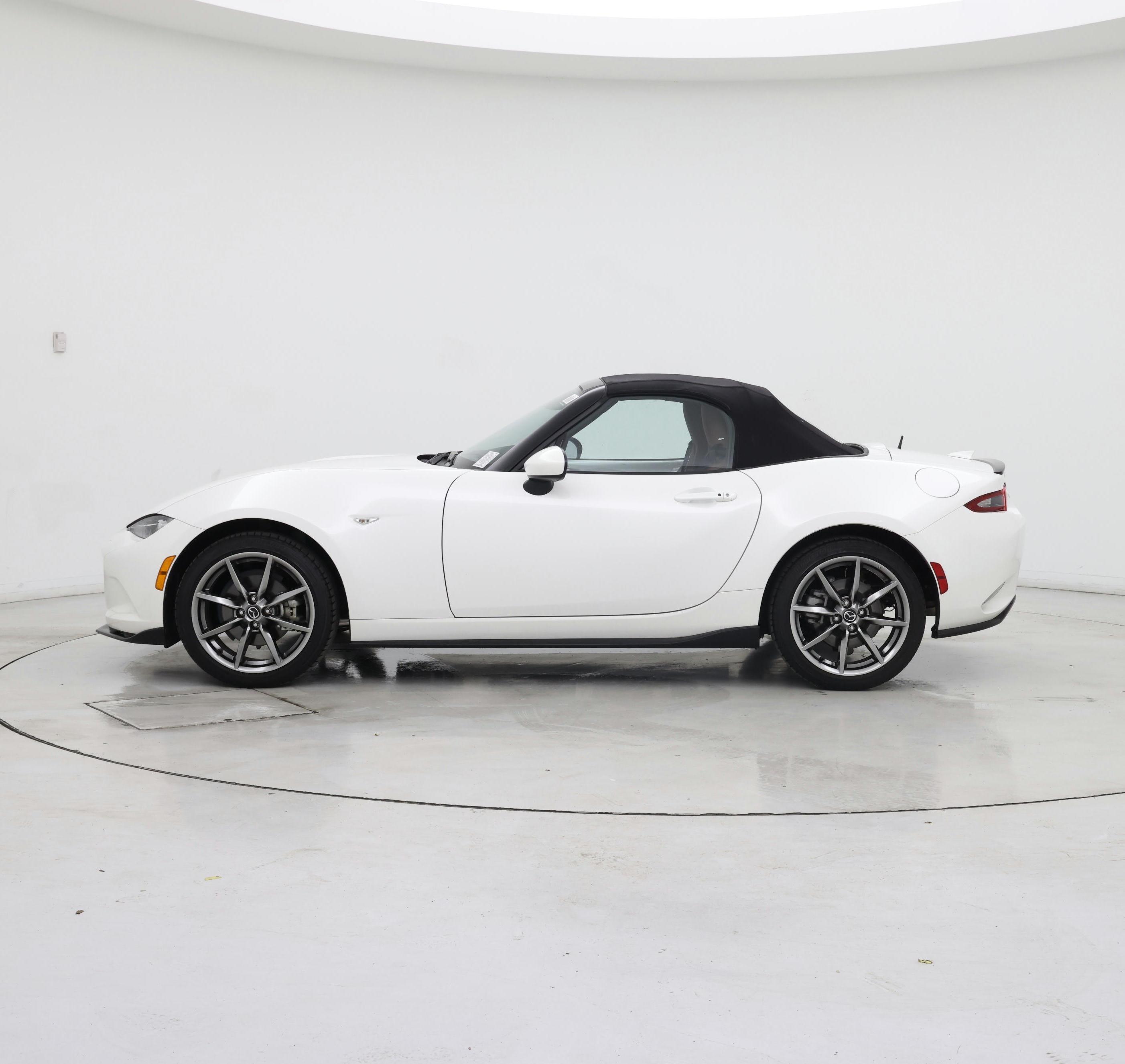 Thumbnail: 2022 Mazda MX-5 Miata - 3