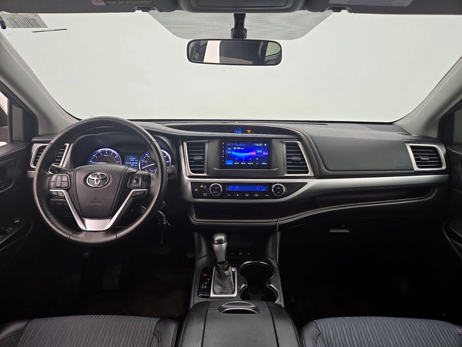 Thumbnail: 2015 Toyota Highlander - 9