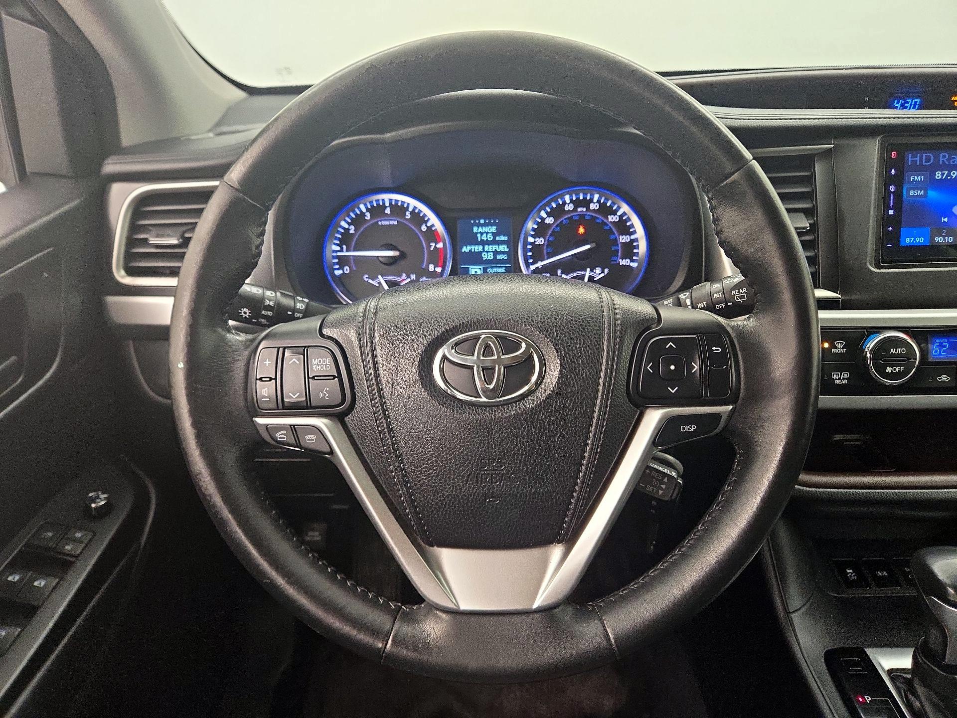 Thumbnail: 2015 Toyota Highlander - 10