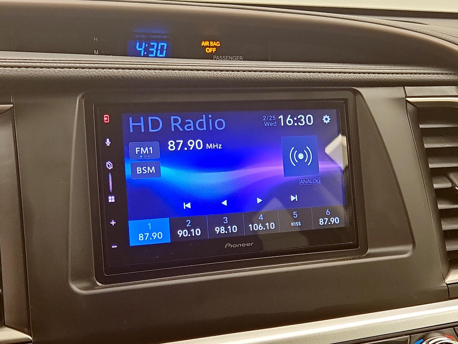 Thumbnail: 2015 Toyota Highlander - 15