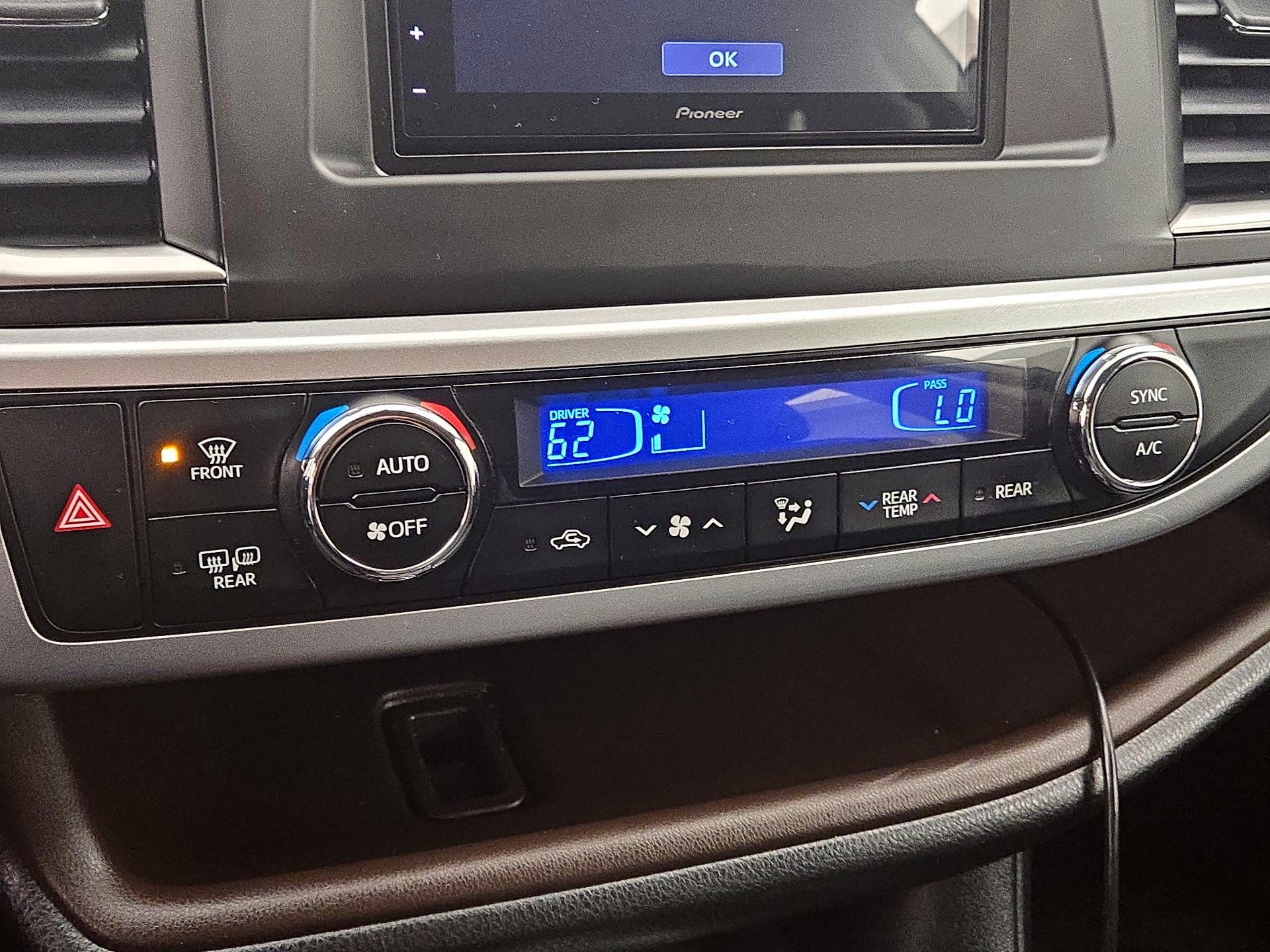 Thumbnail: 2015 Toyota Highlander - 16