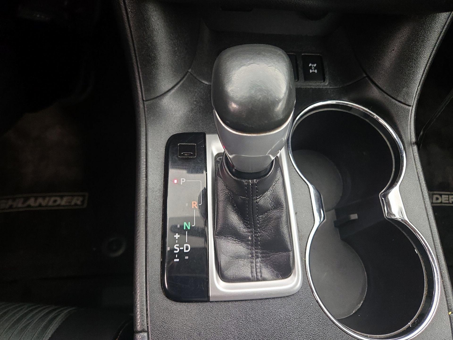 Thumbnail: 2015 Toyota Highlander - 17