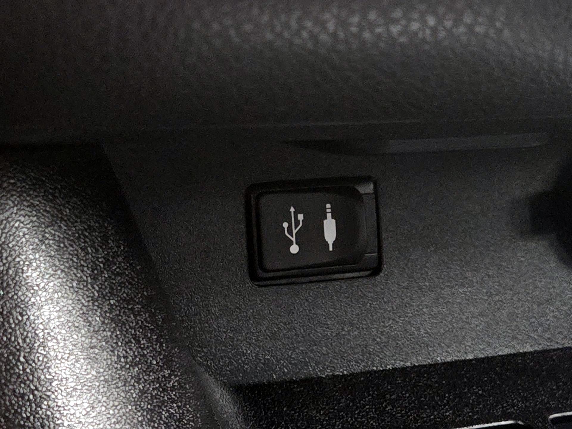 Thumbnail: 2015 Toyota Highlander - 18