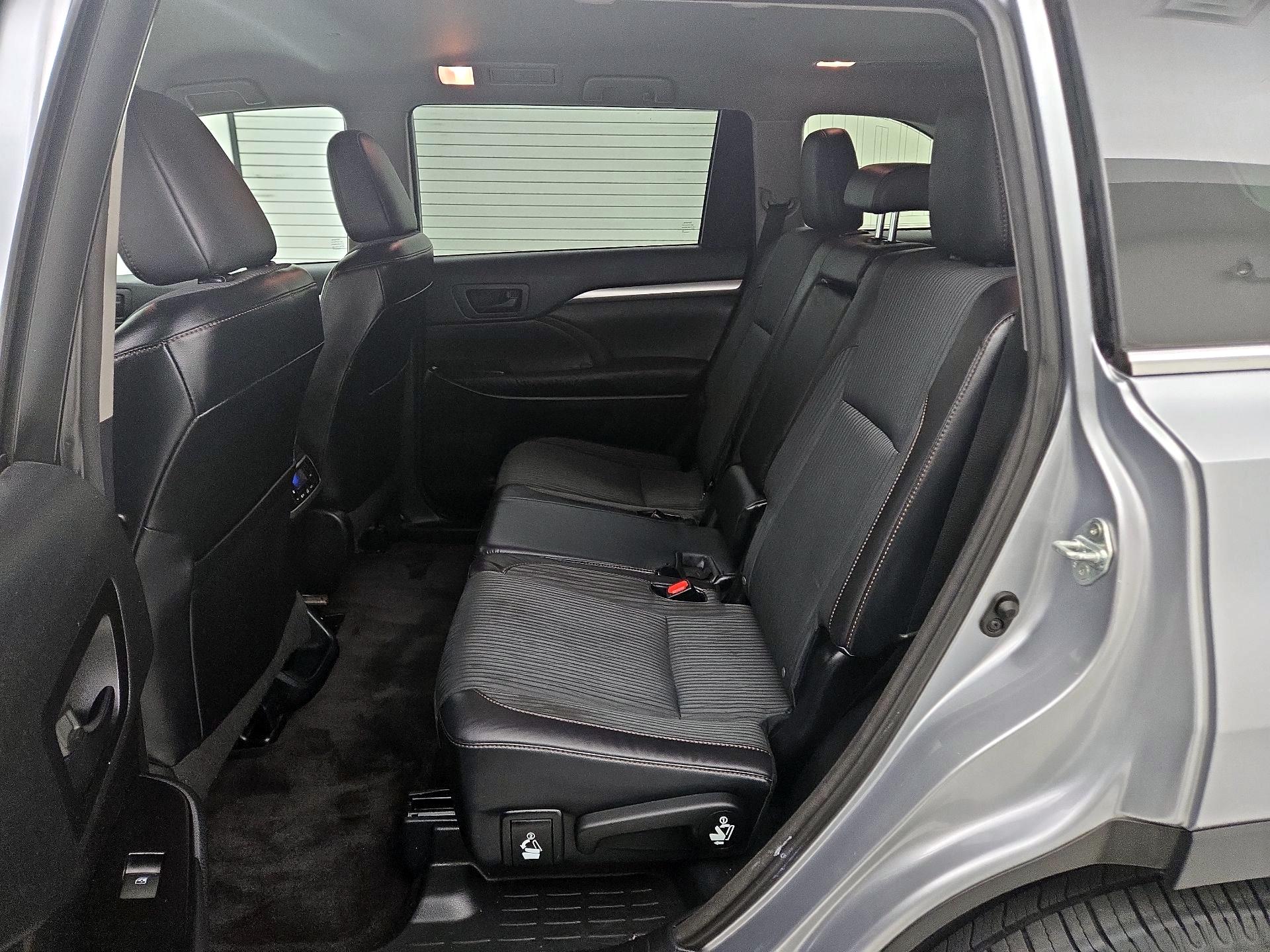 Thumbnail: 2015 Toyota Highlander - 19