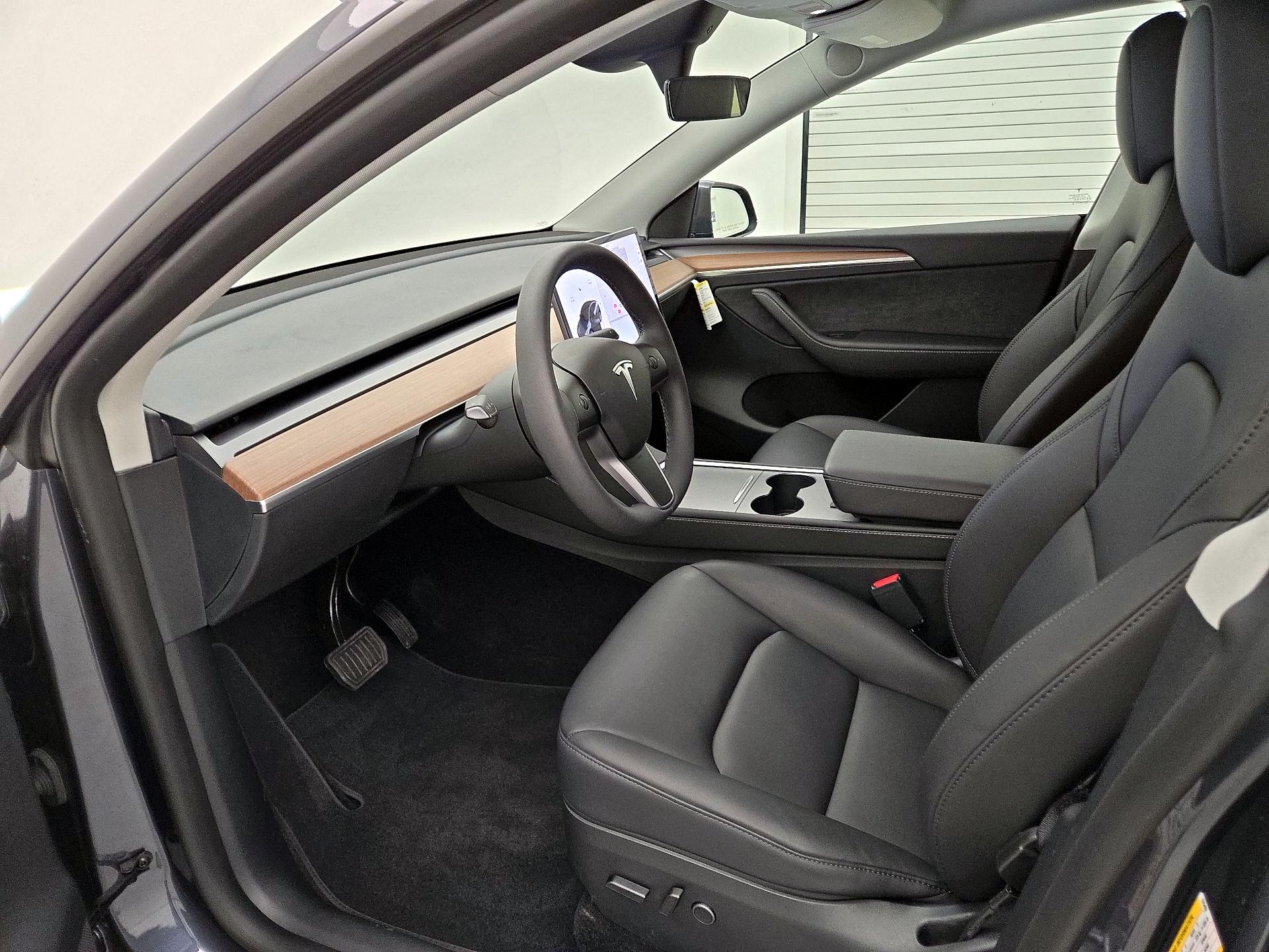 Thumbnail: 2023 Tesla Model Y - 11