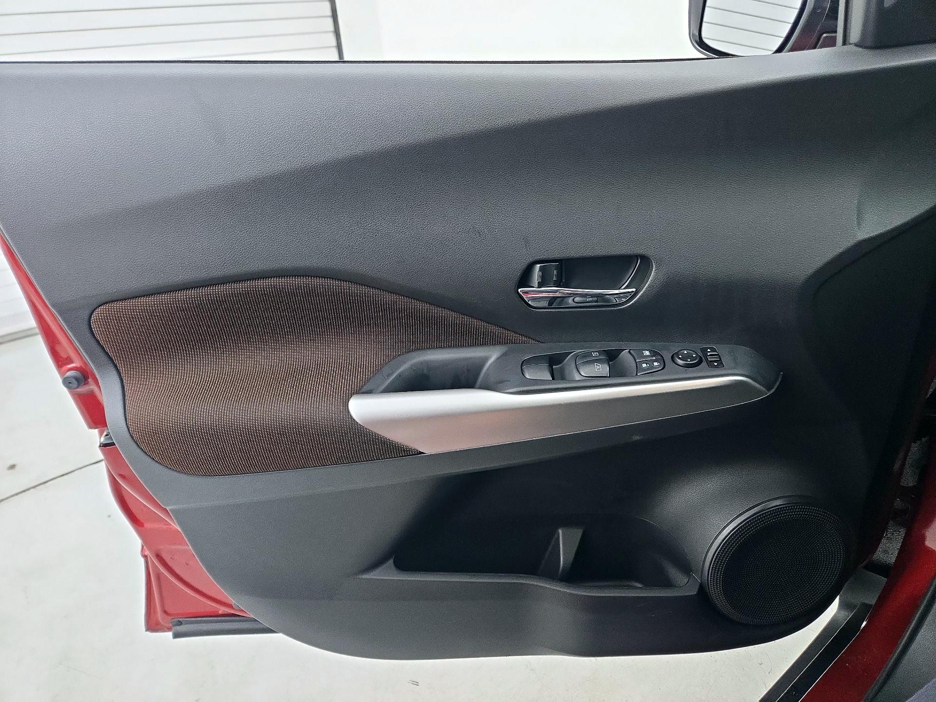 Thumbnail: 2019 Nissan Kicks - 12