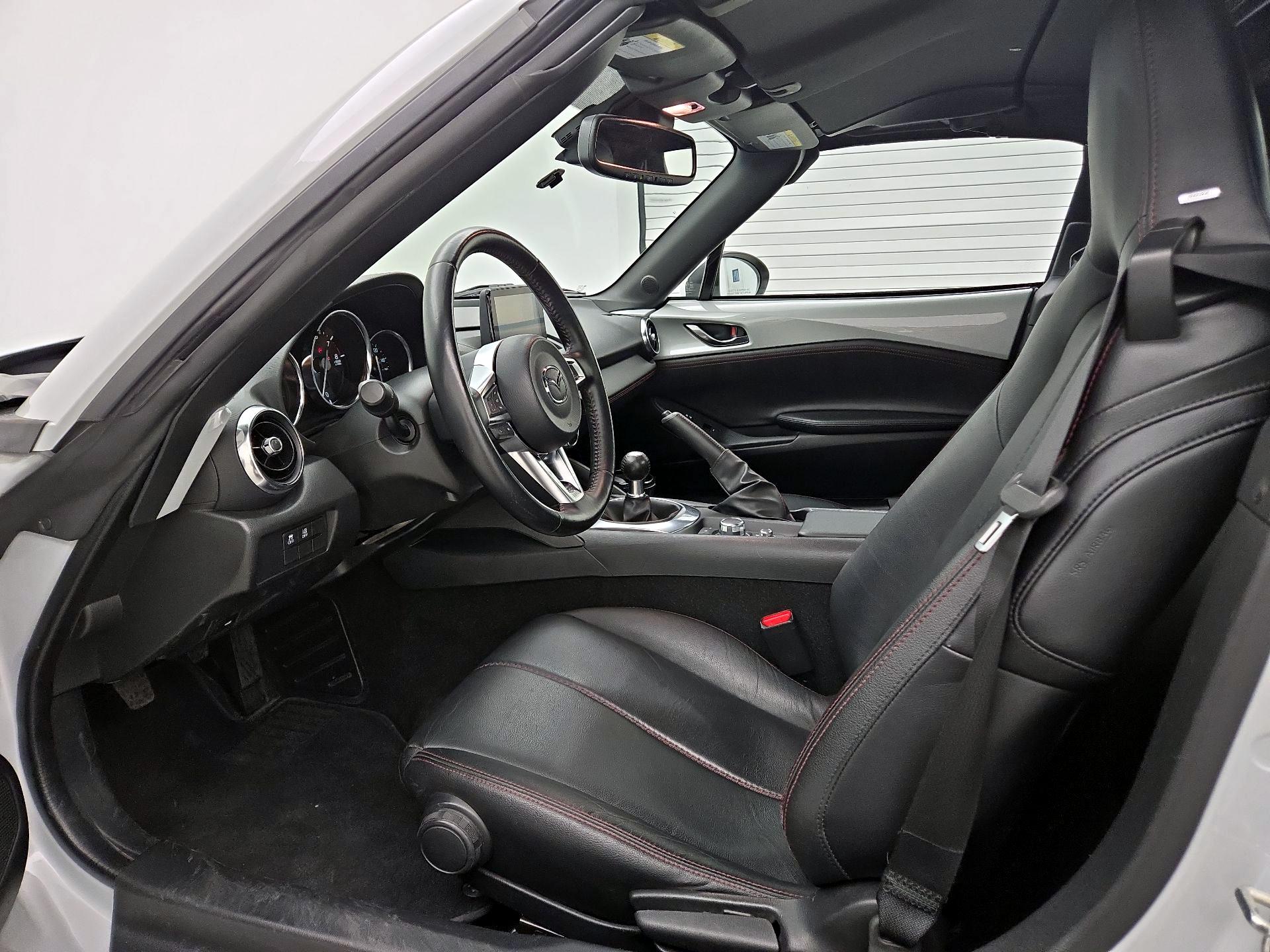 Thumbnail: 2019 Mazda MX-5 Miata - 11