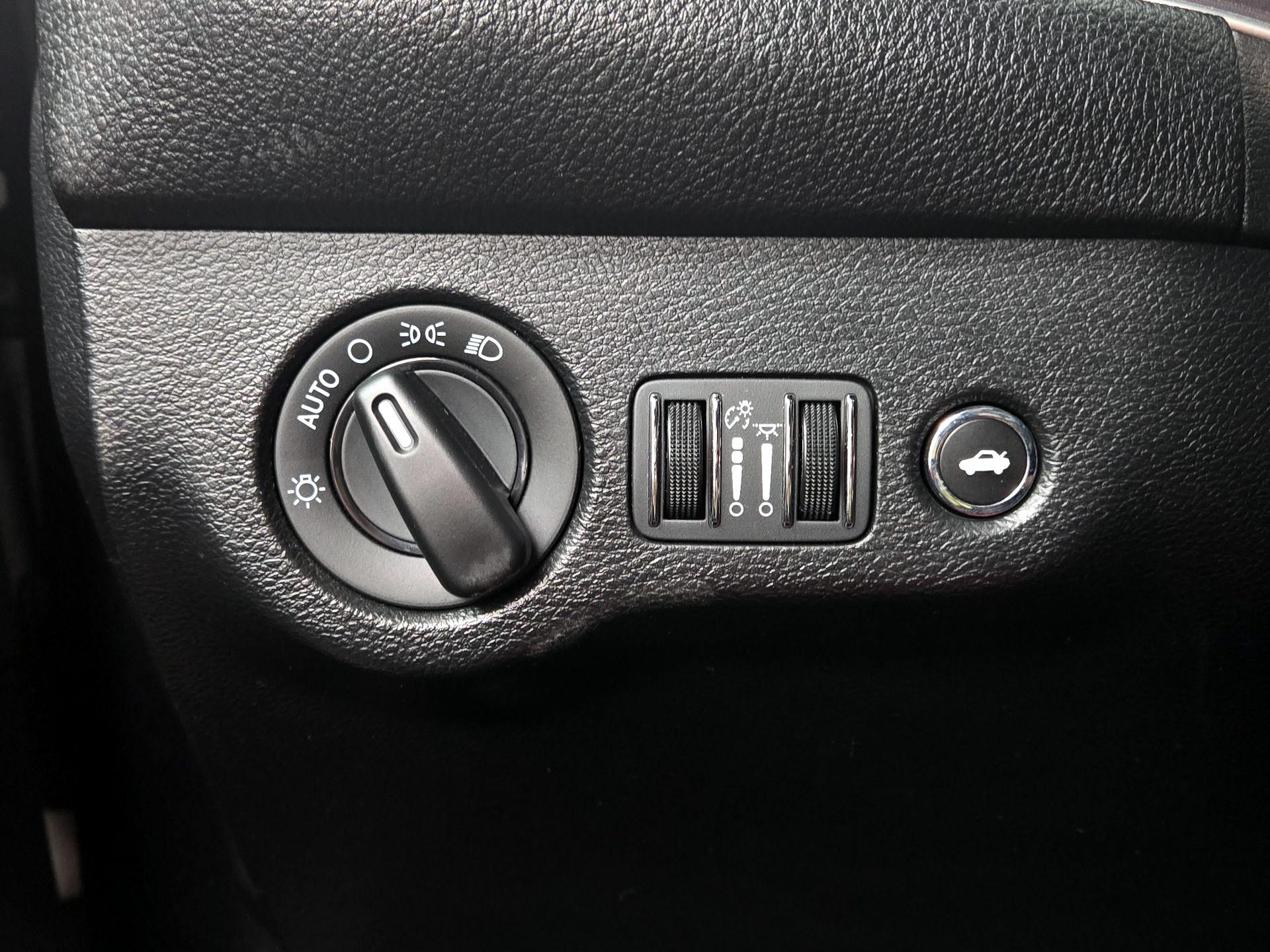 Thumbnail: 2019 Dodge Challenger - 13