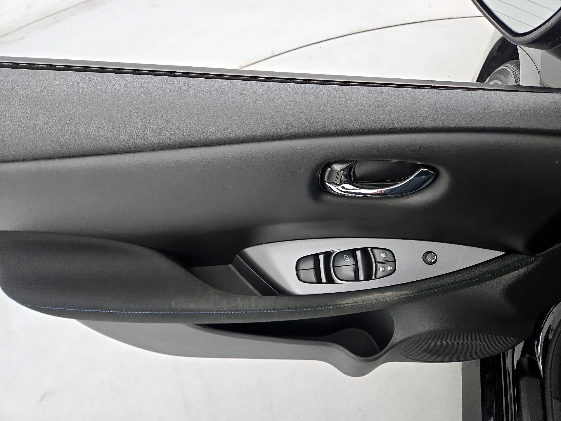 Thumbnail: 2023 Nissan Leaf - 12