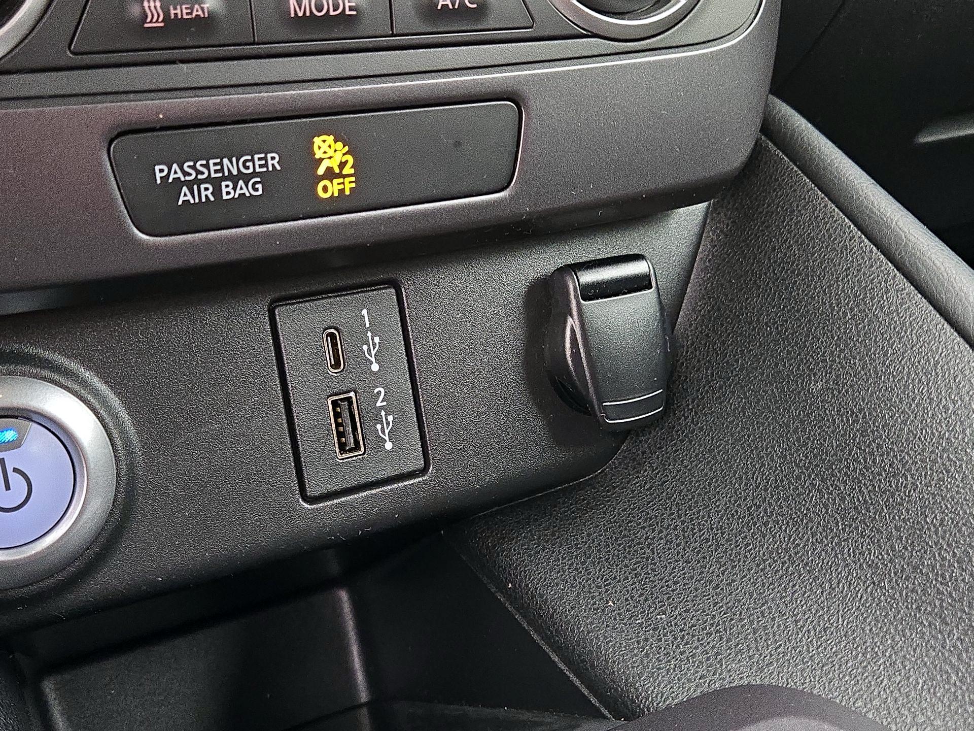 Thumbnail: 2023 Nissan Leaf - 18