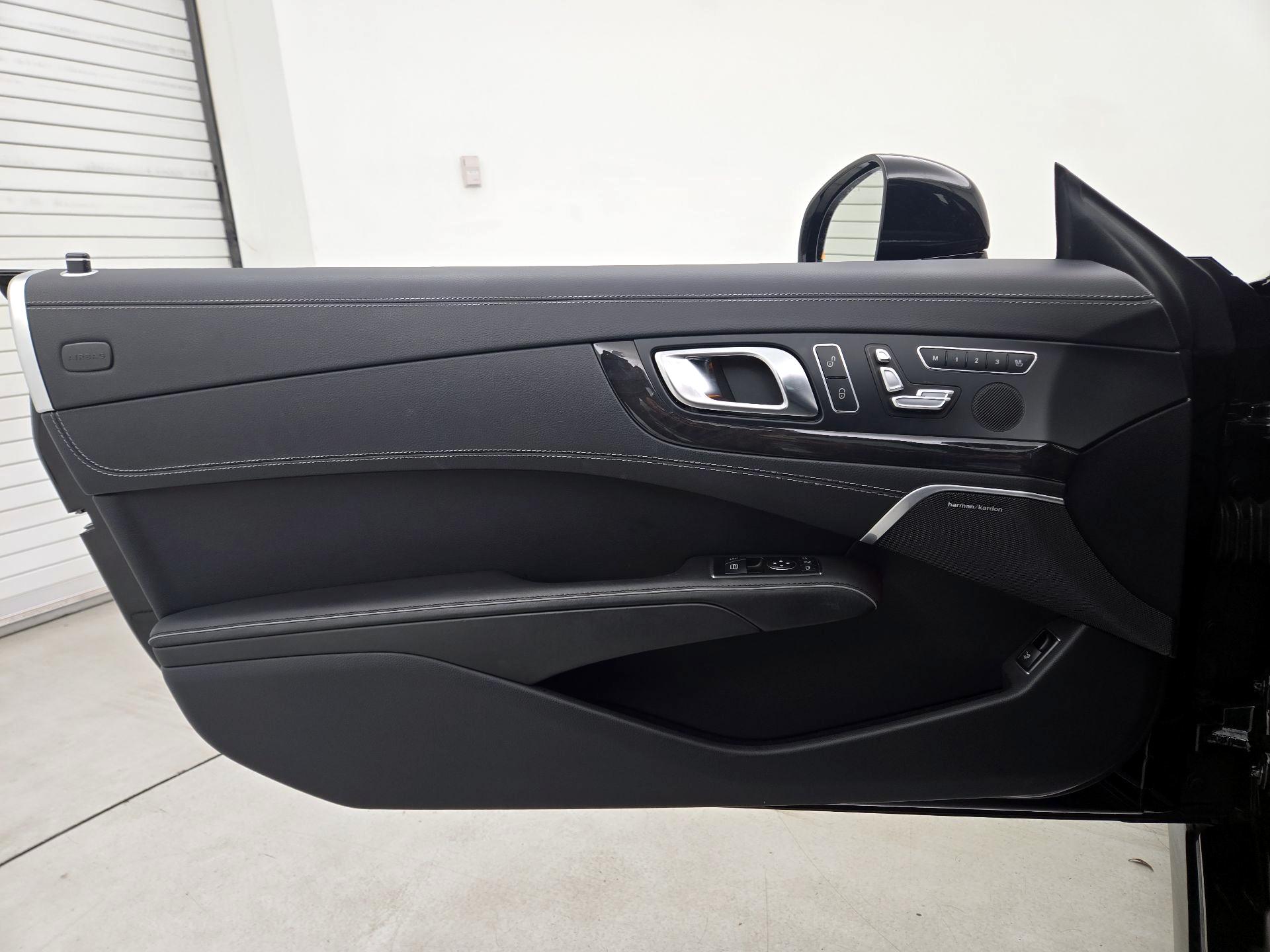 Thumbnail: 2015 Mercedes-Benz SL-Class - 12