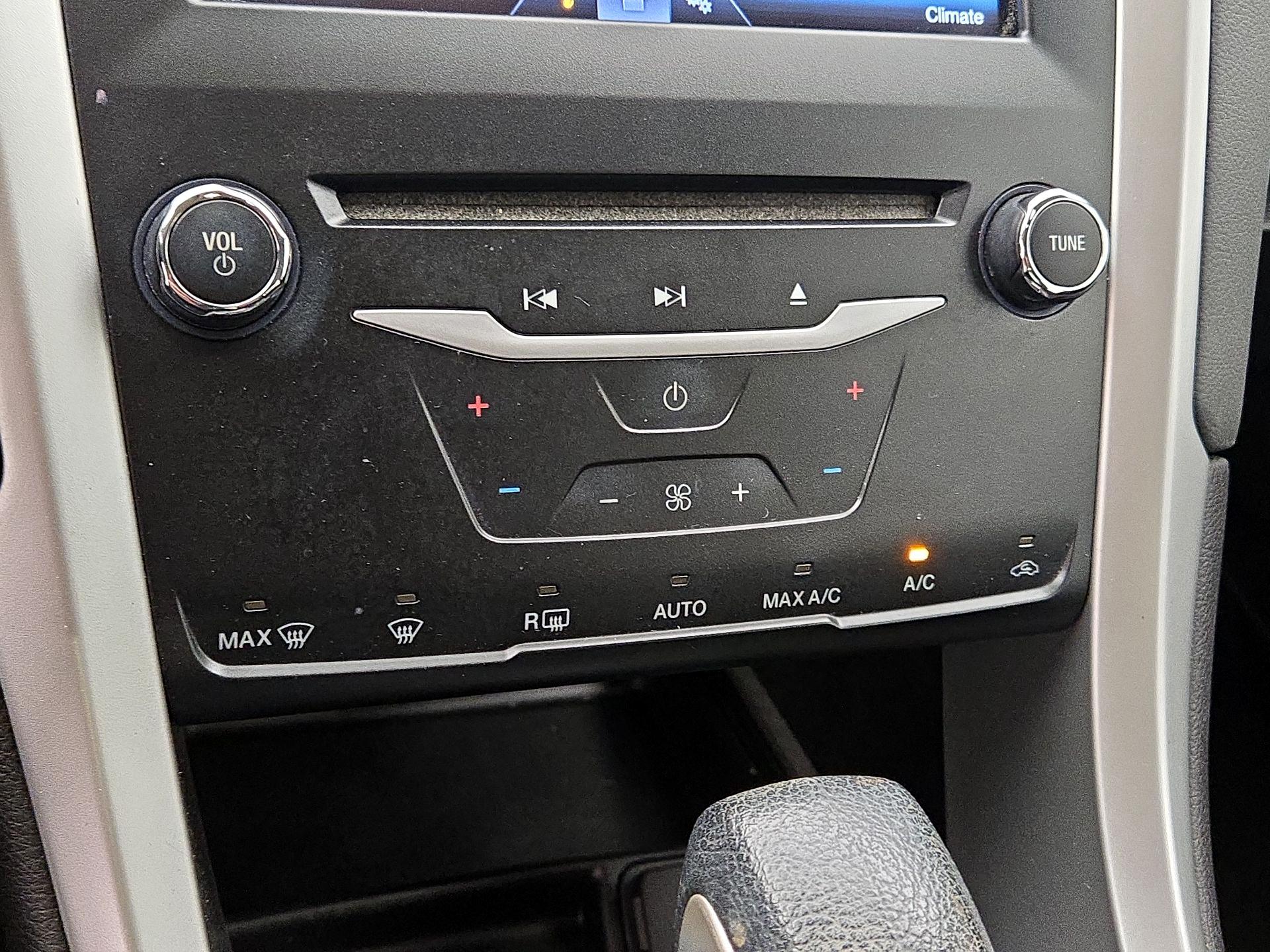 Thumbnail: 2014 Ford Fusion - 17