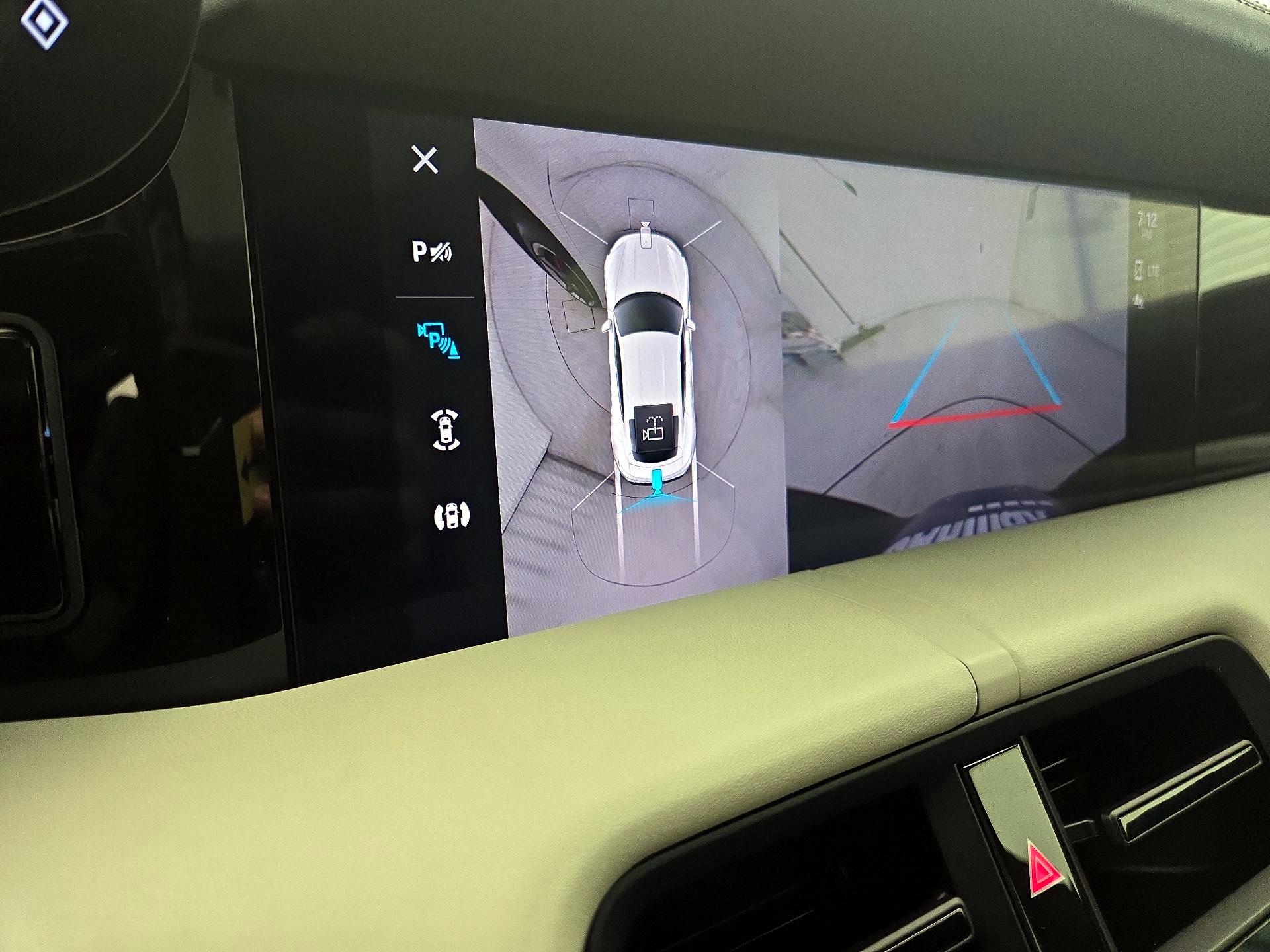 Thumbnail: 2021 Porsche Taycan - 13