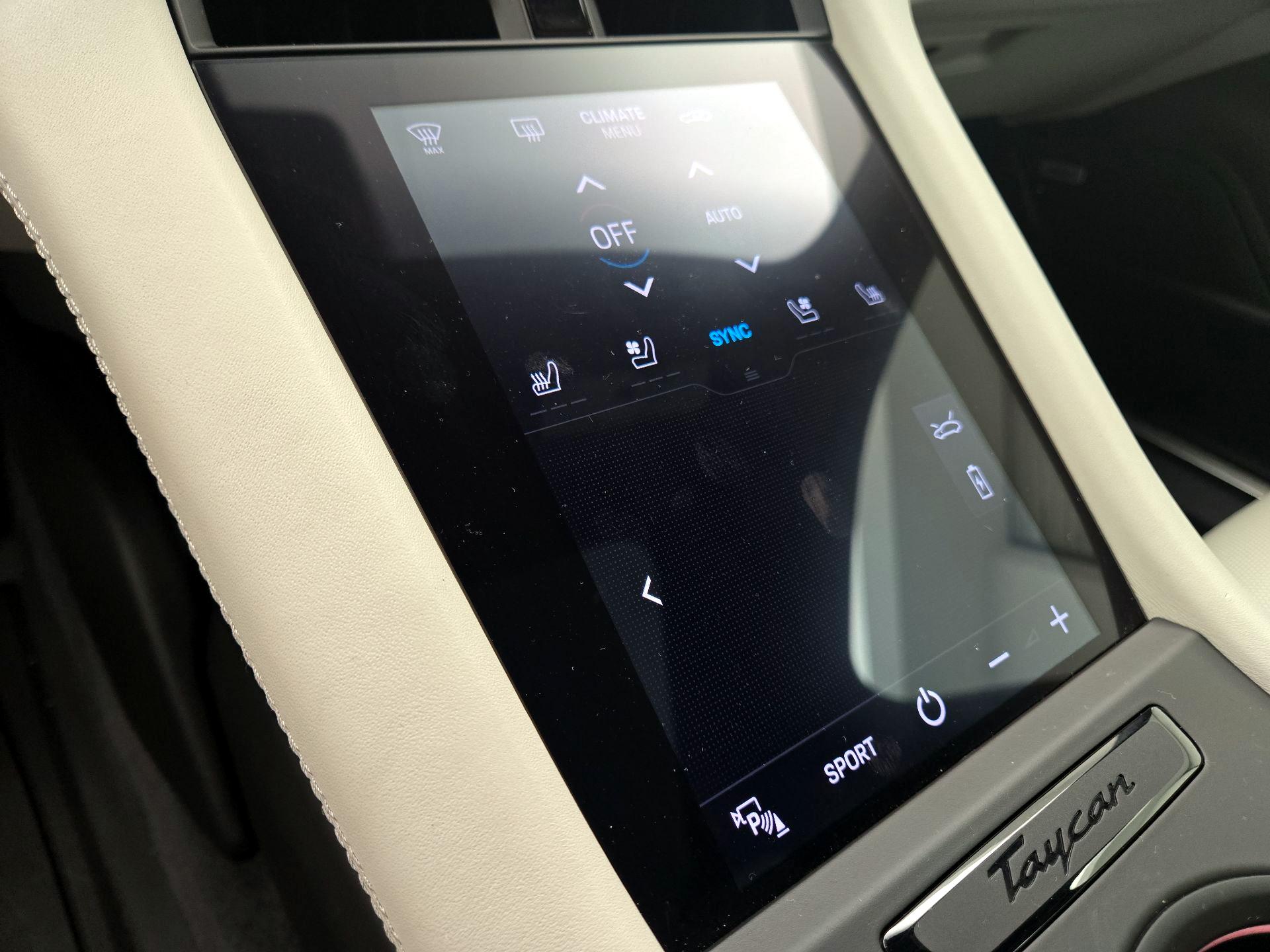 Thumbnail: 2021 Porsche Taycan - 15