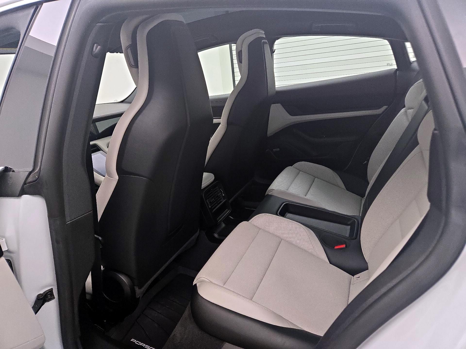 Thumbnail: 2021 Porsche Taycan - 17