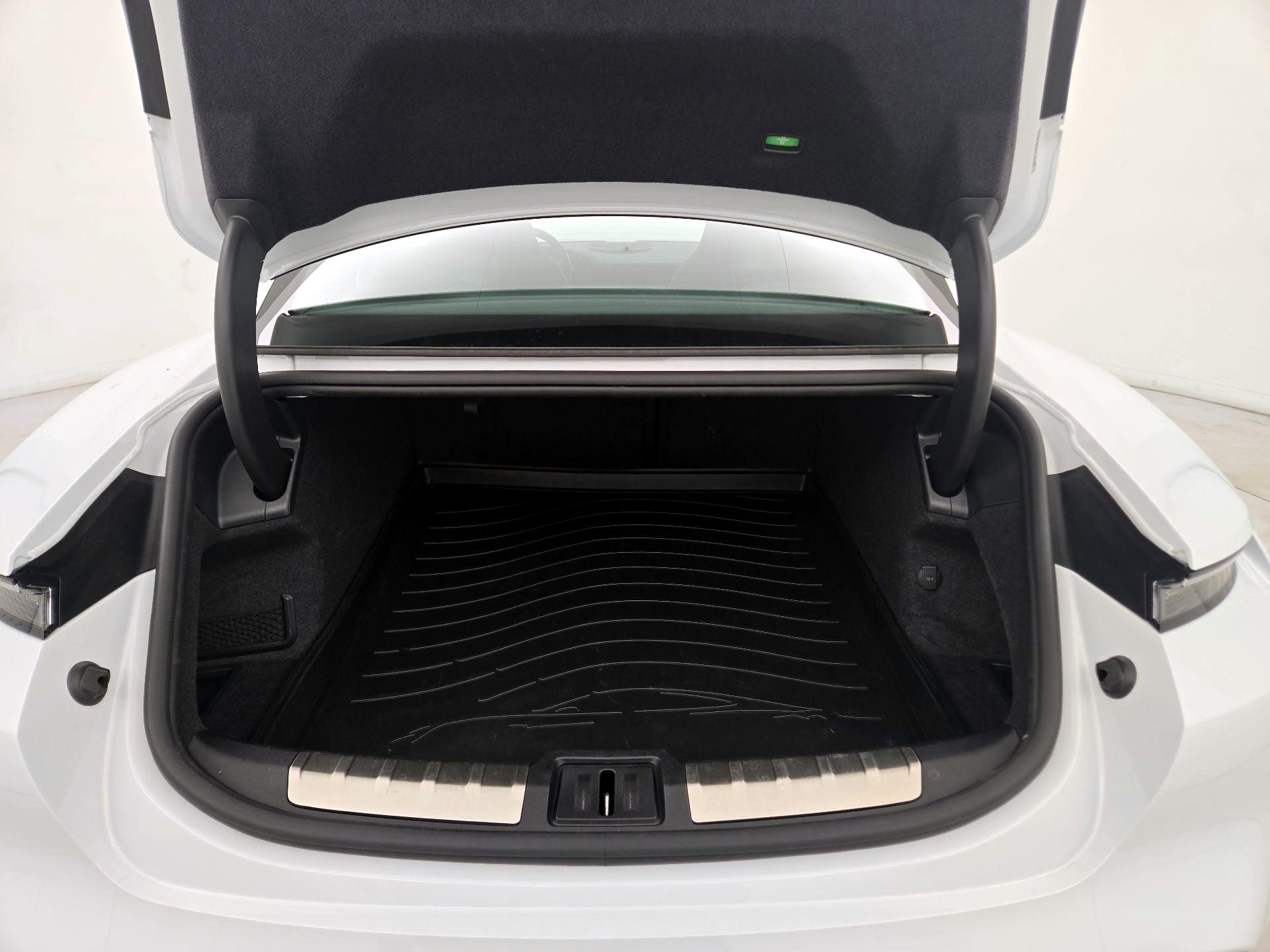 Thumbnail: 2021 Porsche Taycan - 18