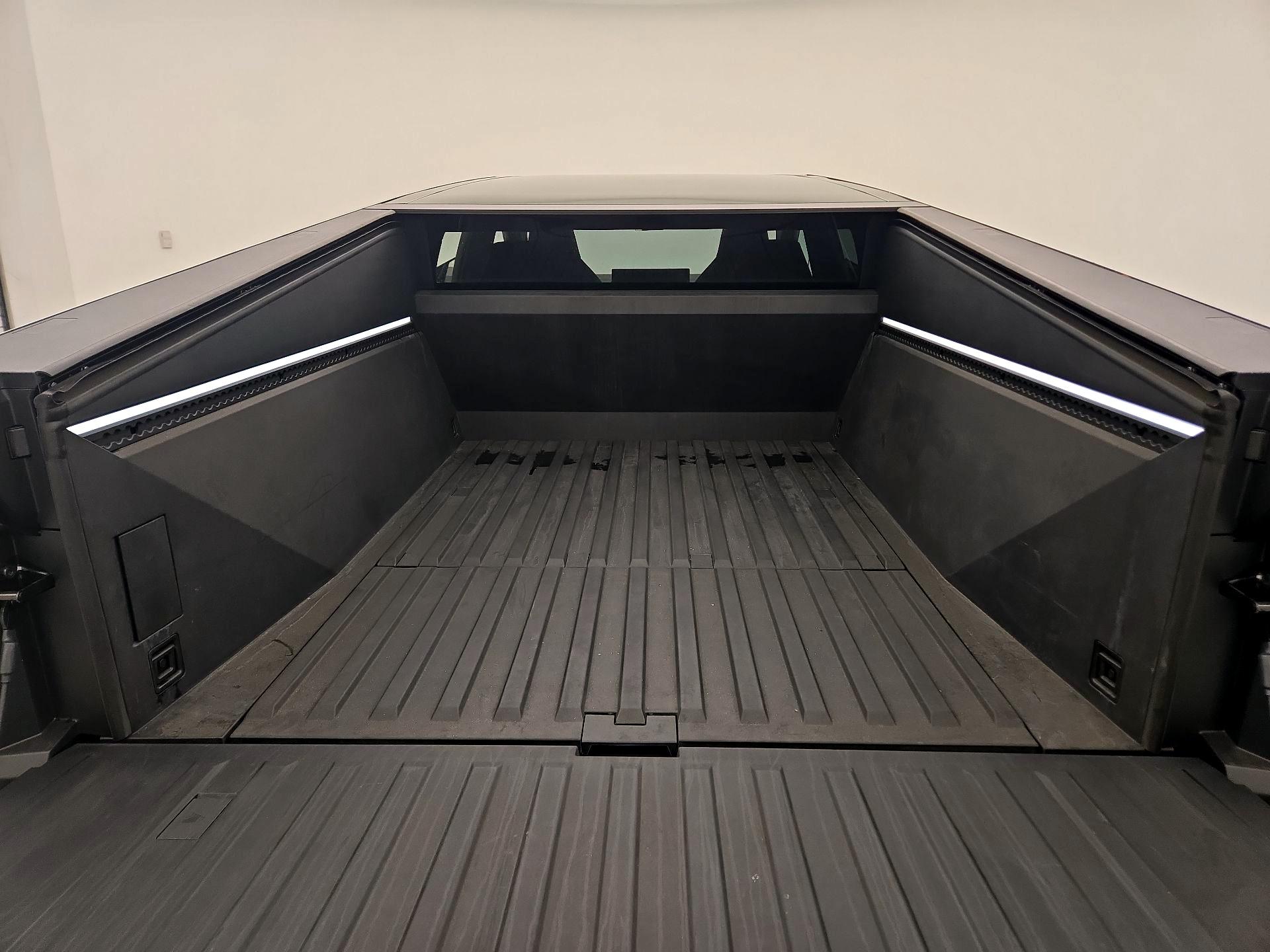 Thumbnail: 2025 Tesla Cybertruck - 20