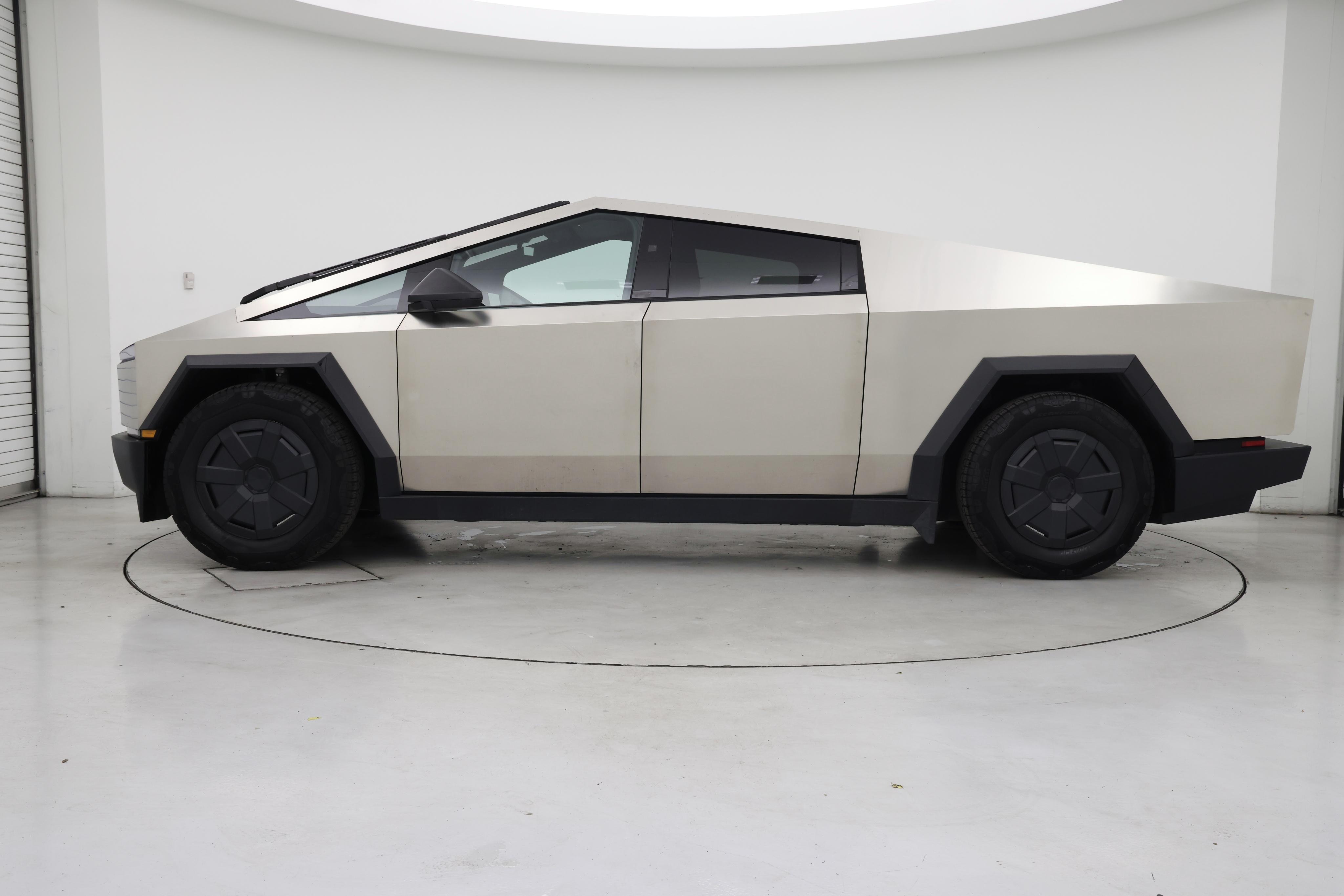 Thumbnail: 2025 Tesla Cybertruck - 3