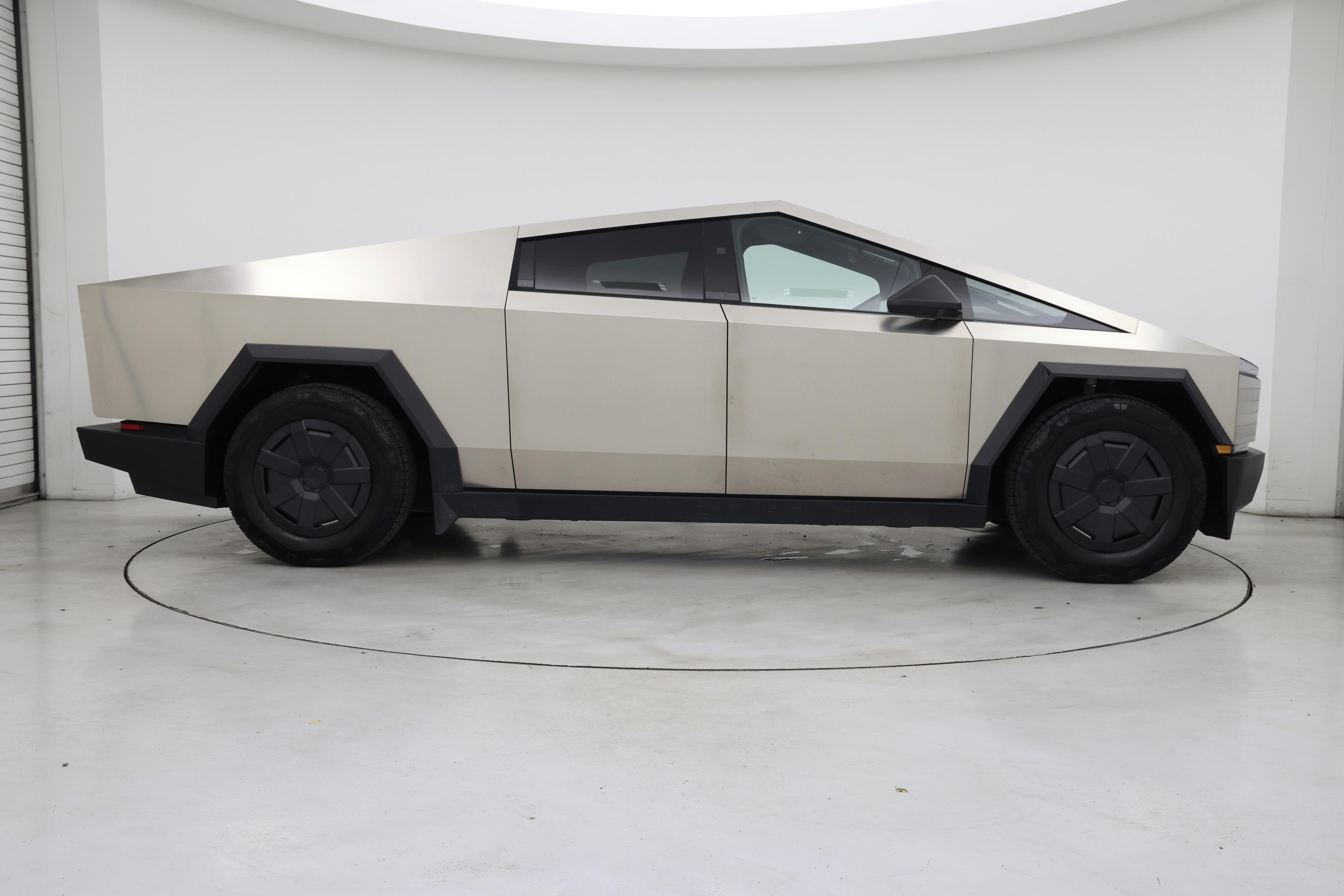 Thumbnail: 2025 Tesla Cybertruck - 7