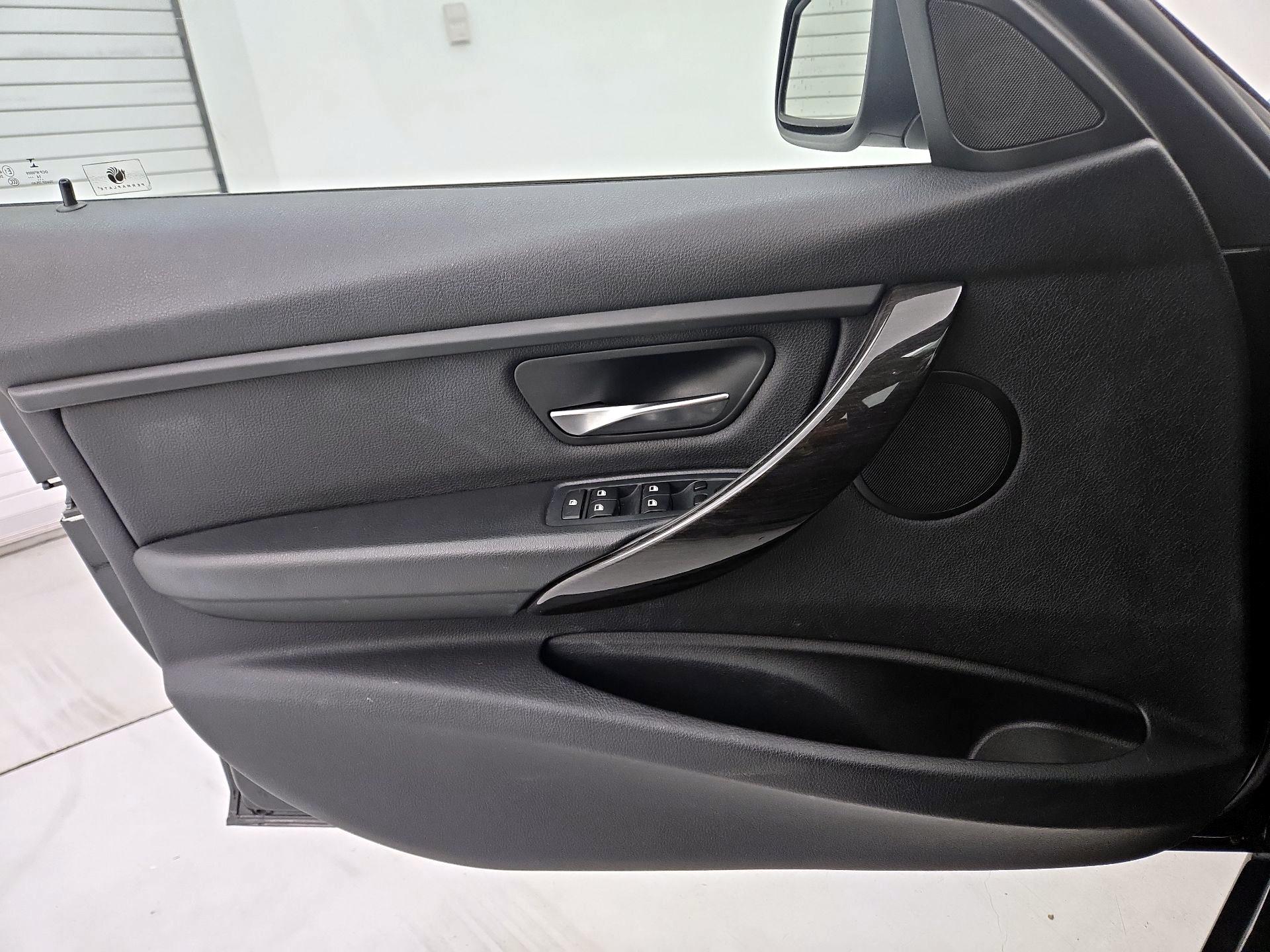 Thumbnail: 2015 BMW 3 Series - 12