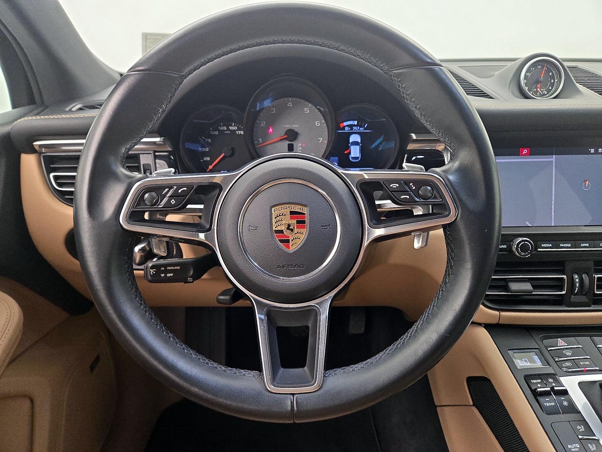 Thumbnail: 2020 Porsche Macan - 10