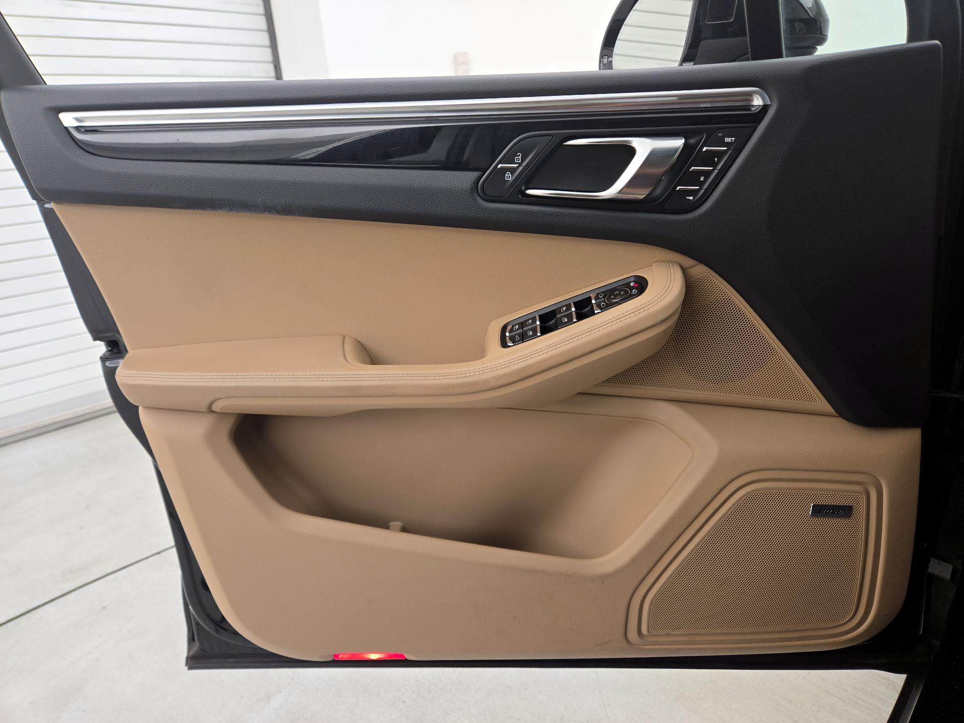 Thumbnail: 2020 Porsche Macan - 12