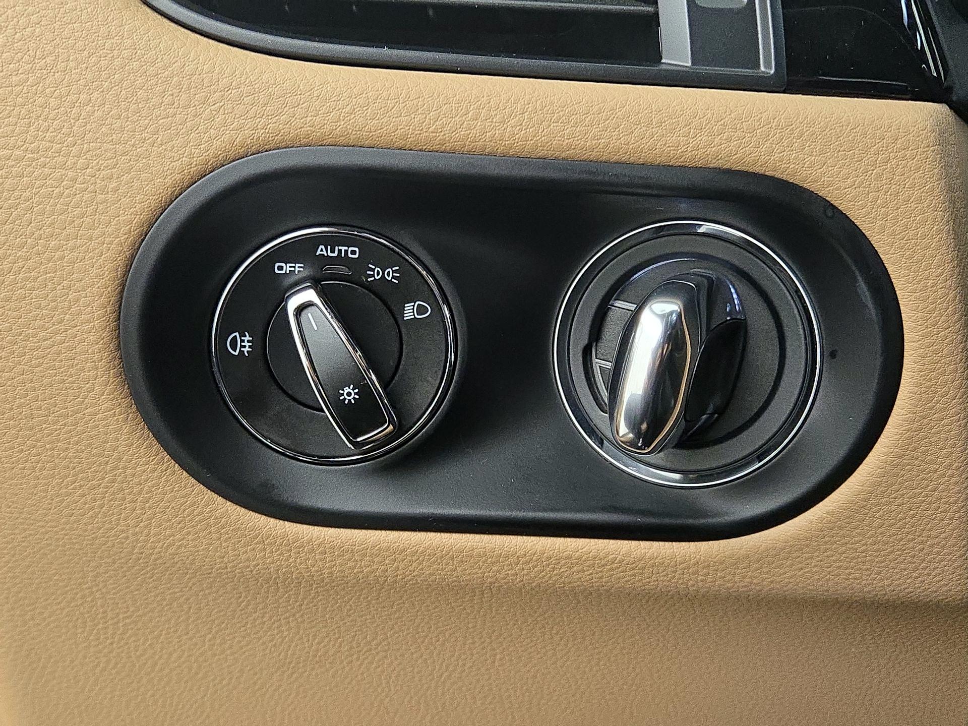 Thumbnail: 2020 Porsche Macan - 13