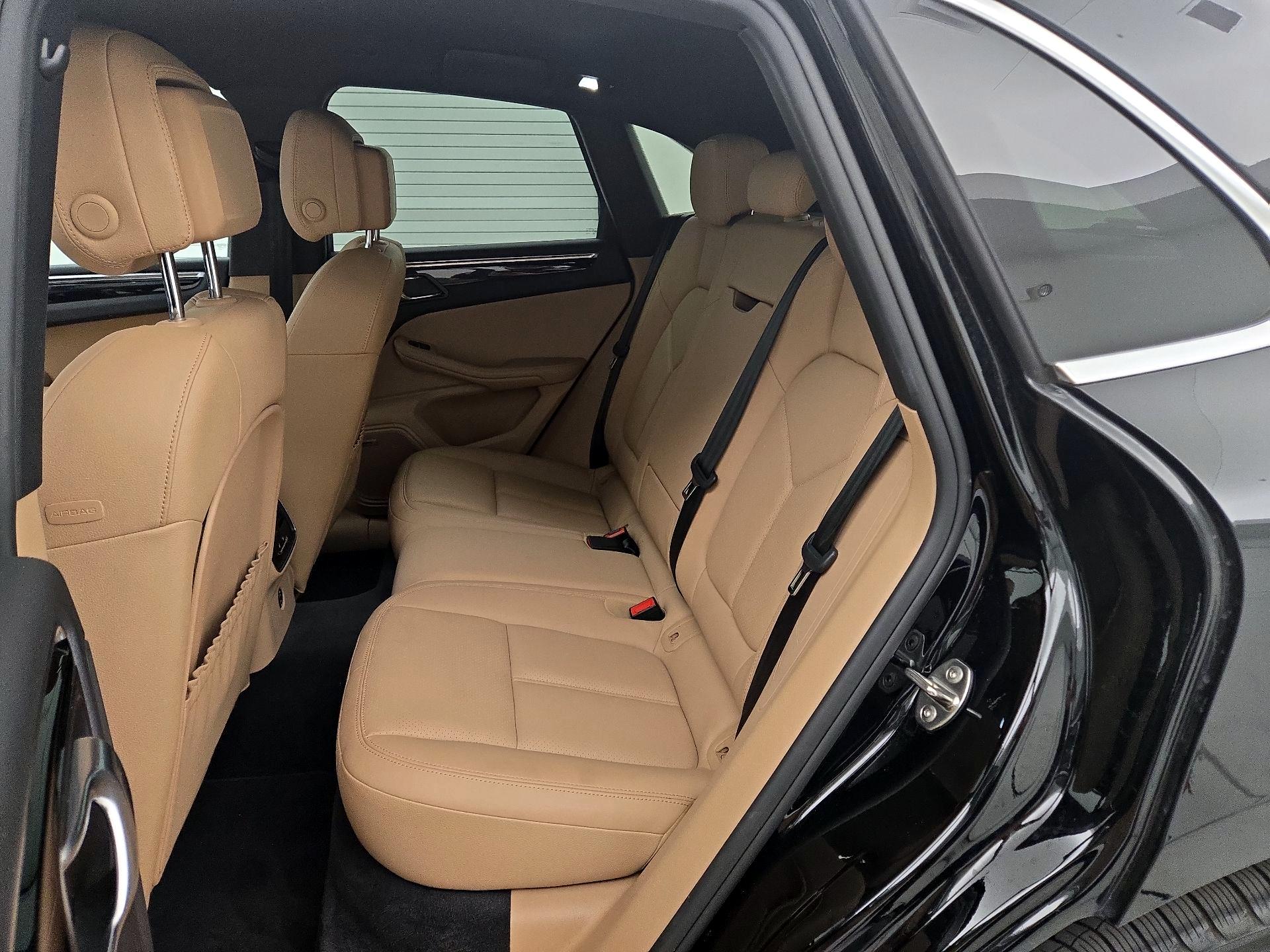 Thumbnail: 2020 Porsche Macan - 20