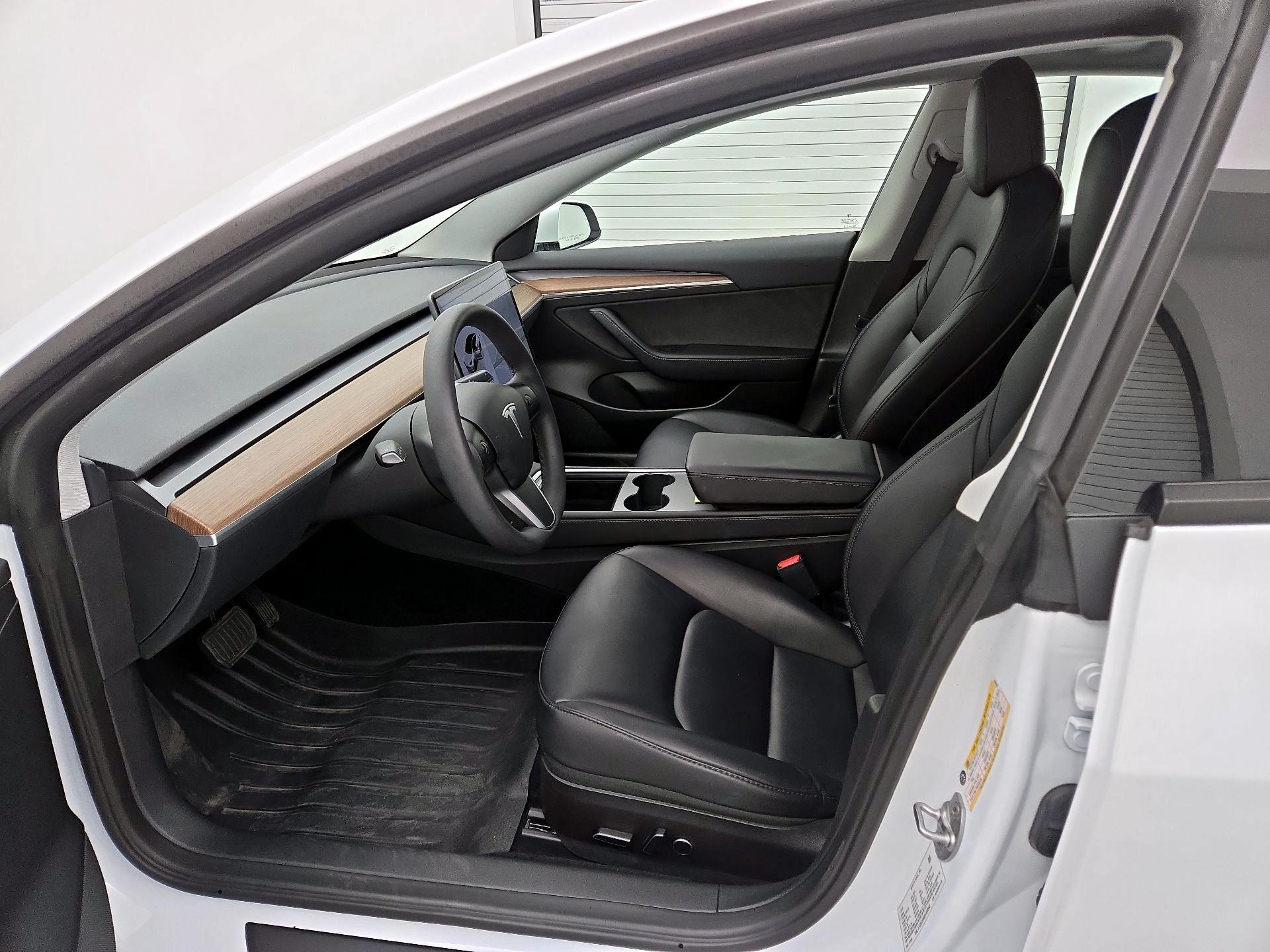 Thumbnail: 2023 Tesla Model 3 - 11